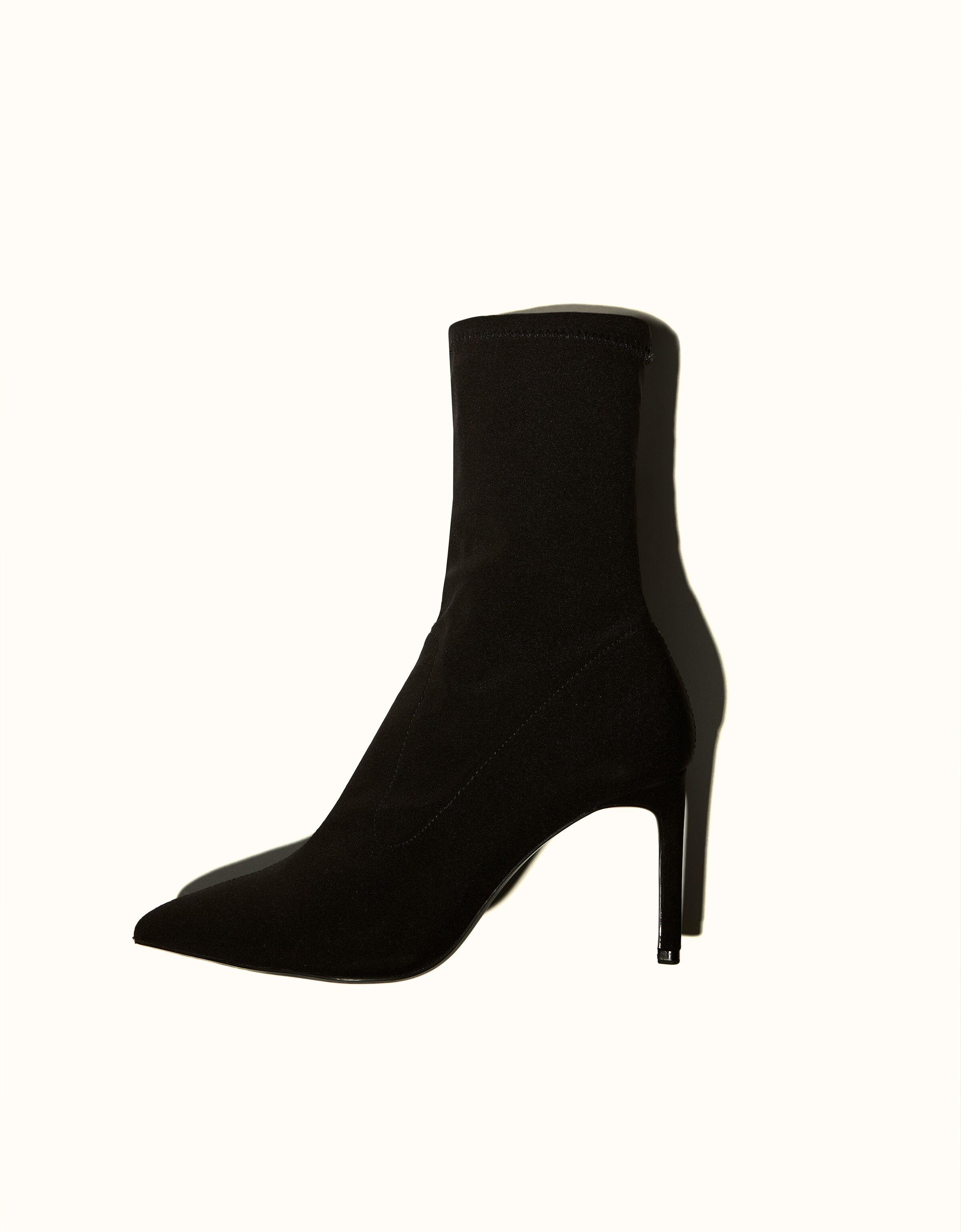 Fitted heel ankle boots — BLACK