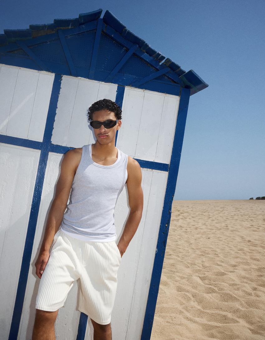 Pleated skater shorts-Off white