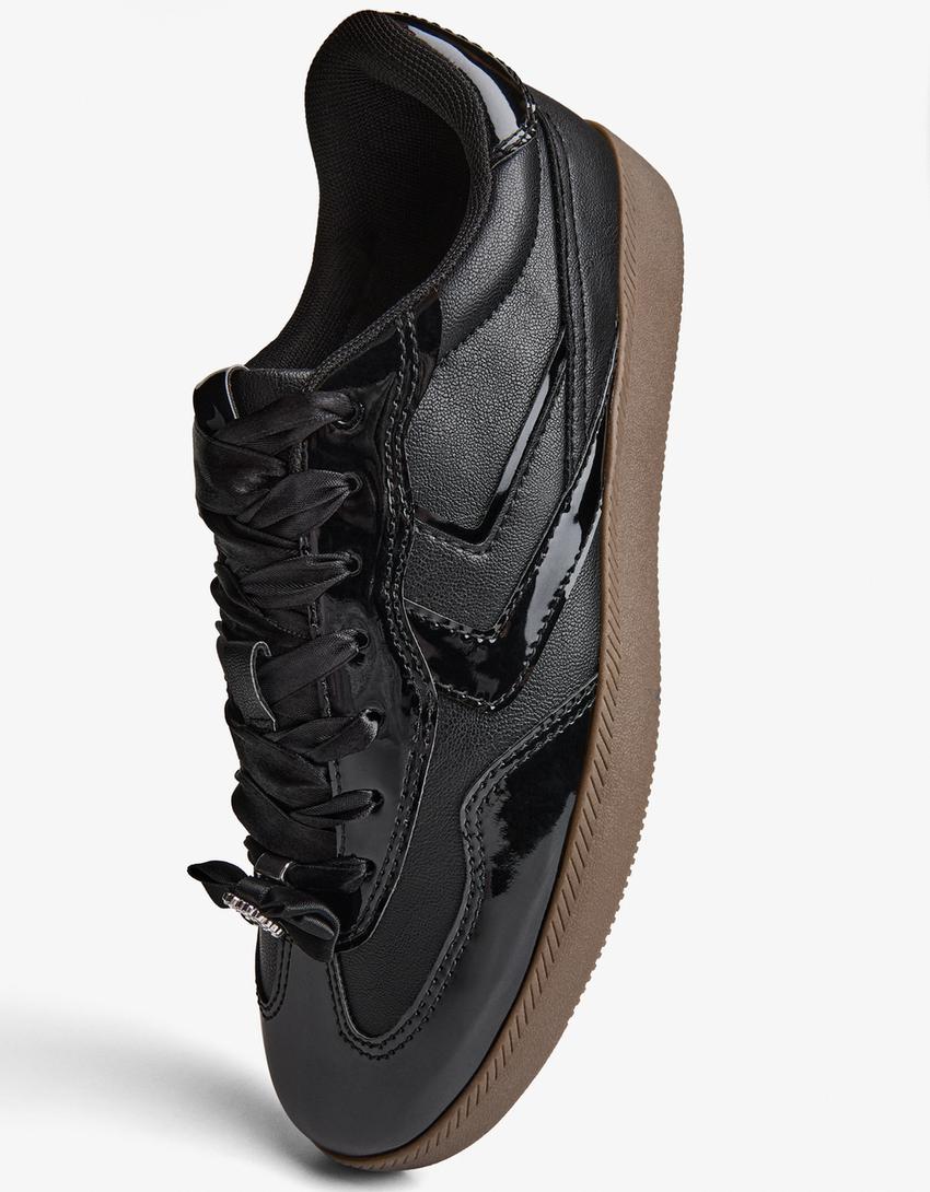 Zapatillas retro con charms-Negro