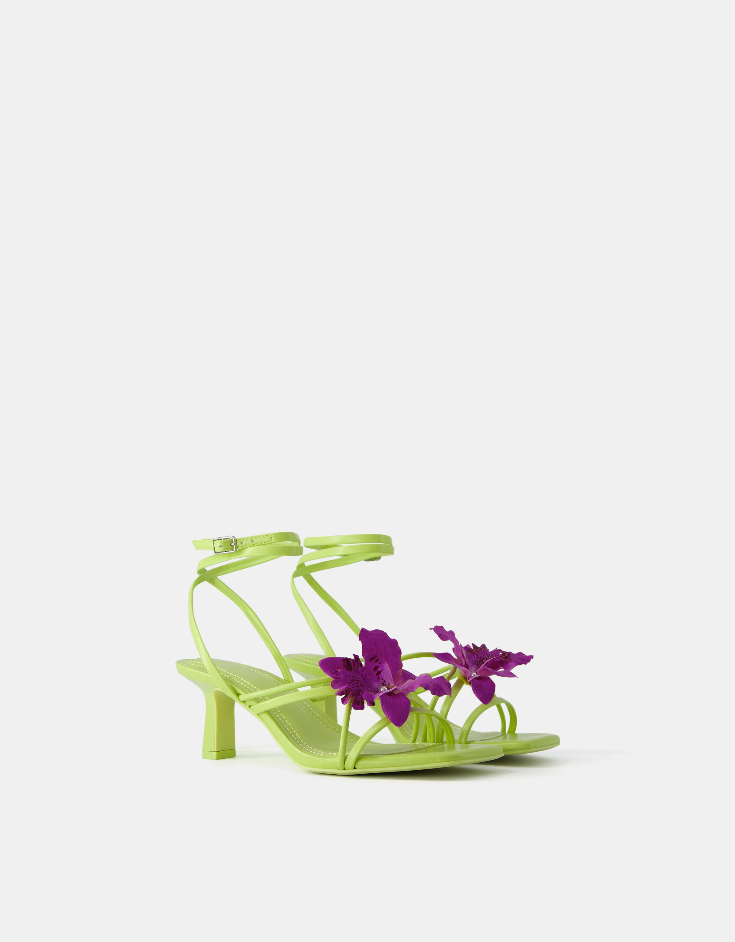 Bershka Sandalen Mit Kitten-Heels Und Blumendetail Damen 39 Grün