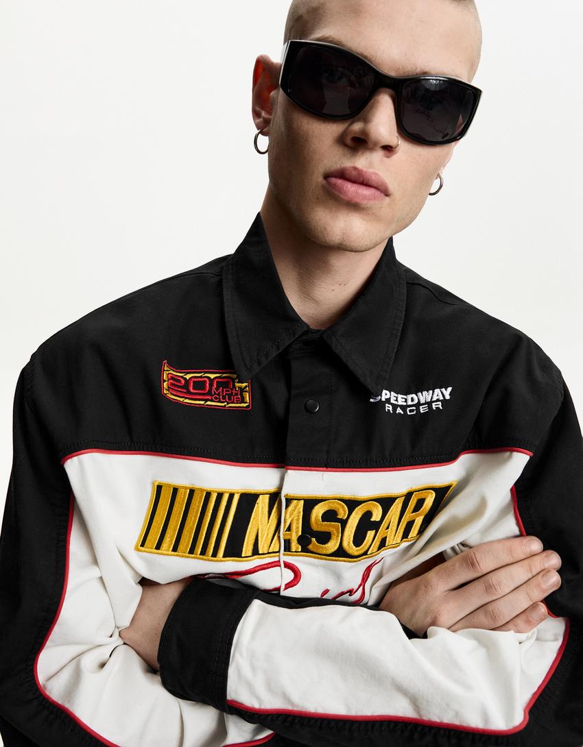 Camisa Nascar manga larga boxy print-Negro-3