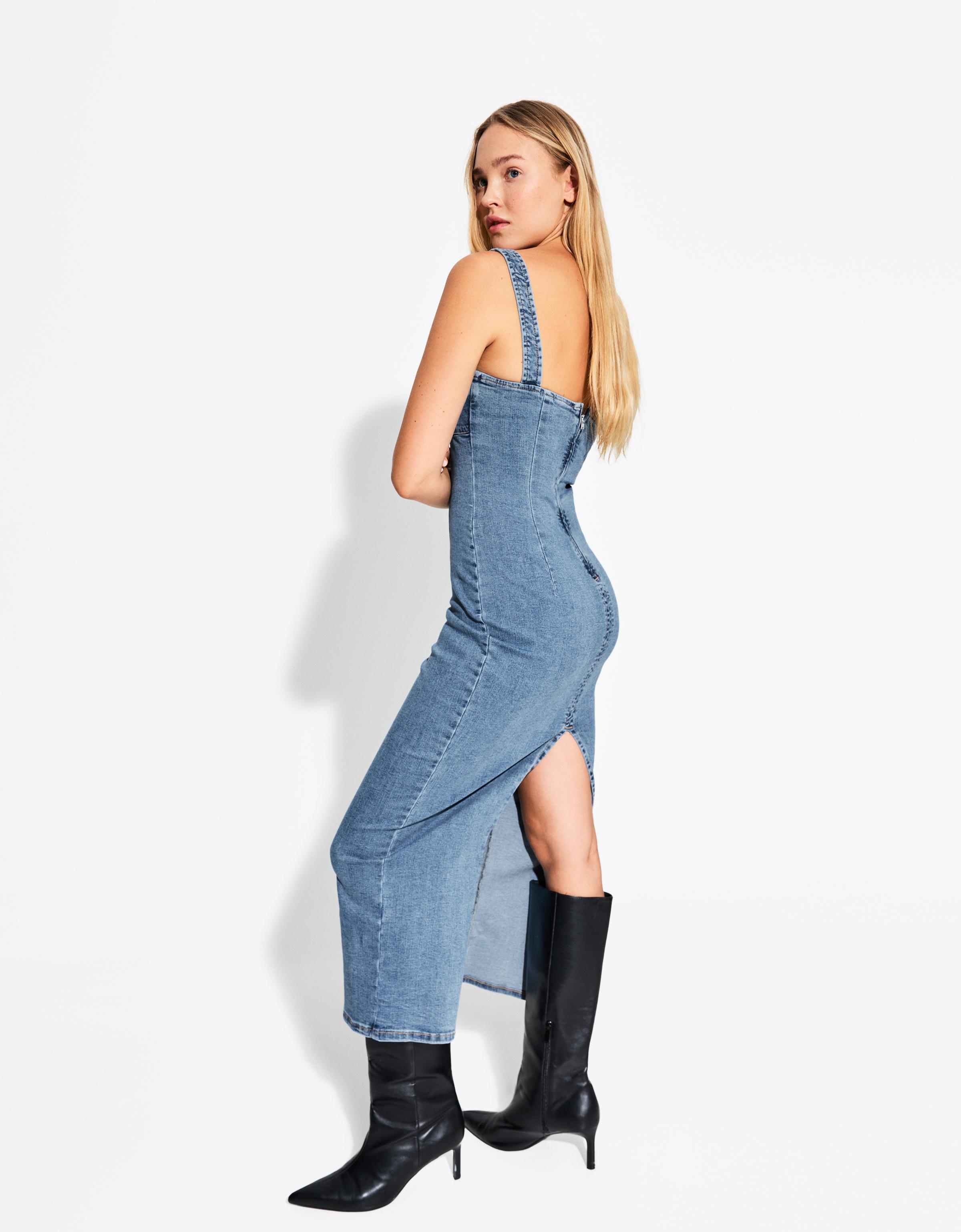 Bershka Langes Jeanskleid Mit Trägern Damen S Ausgewaschenes Blau