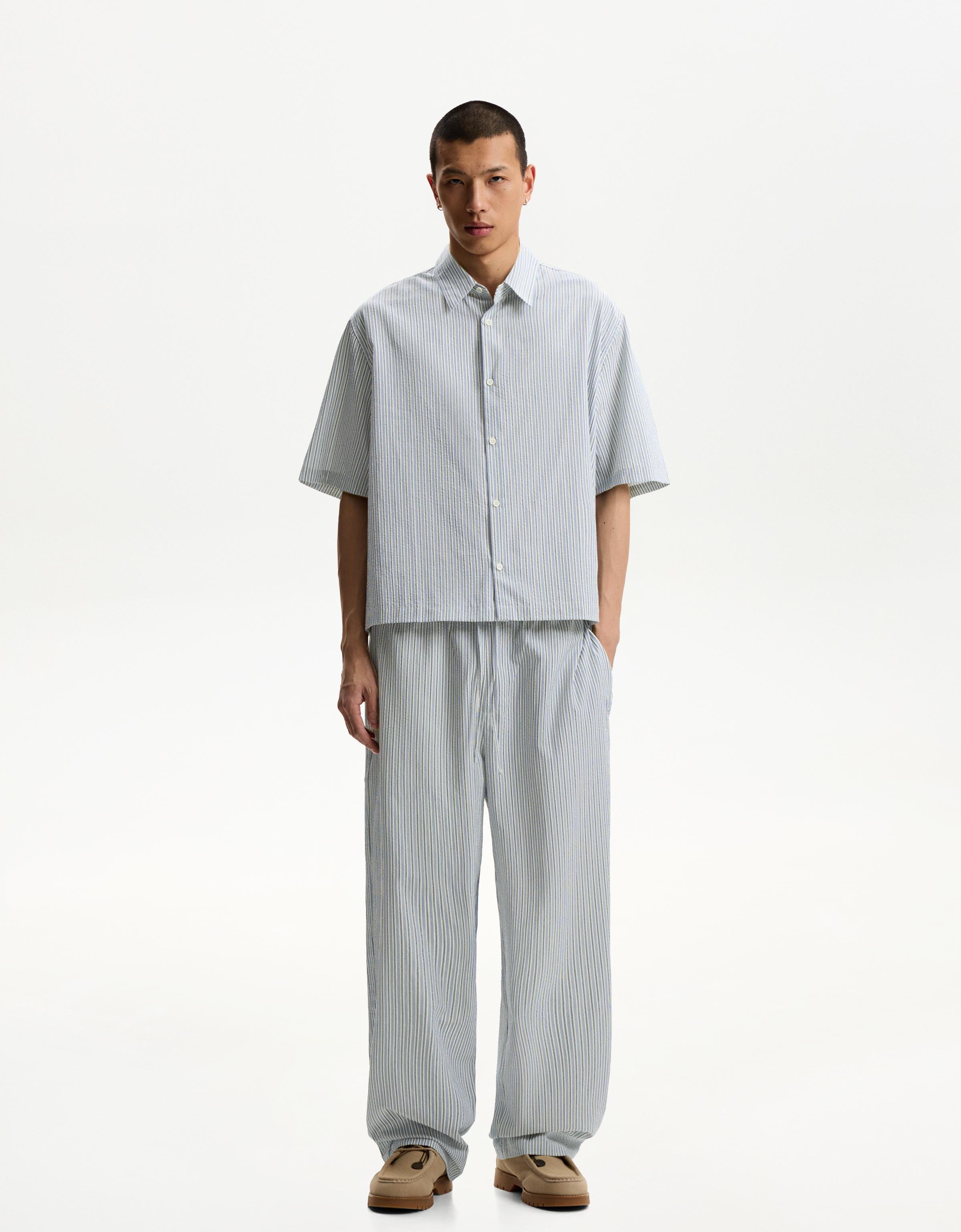 Textured boxy-fit short sleeve shirt - Shirts - Men | Bershka
