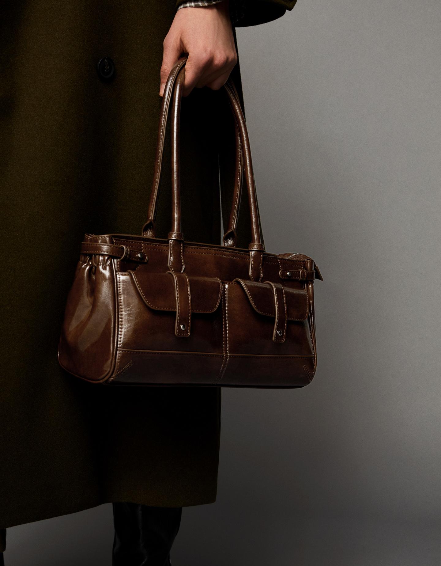 Bershka torba na ramię z kieszeniami brązowy