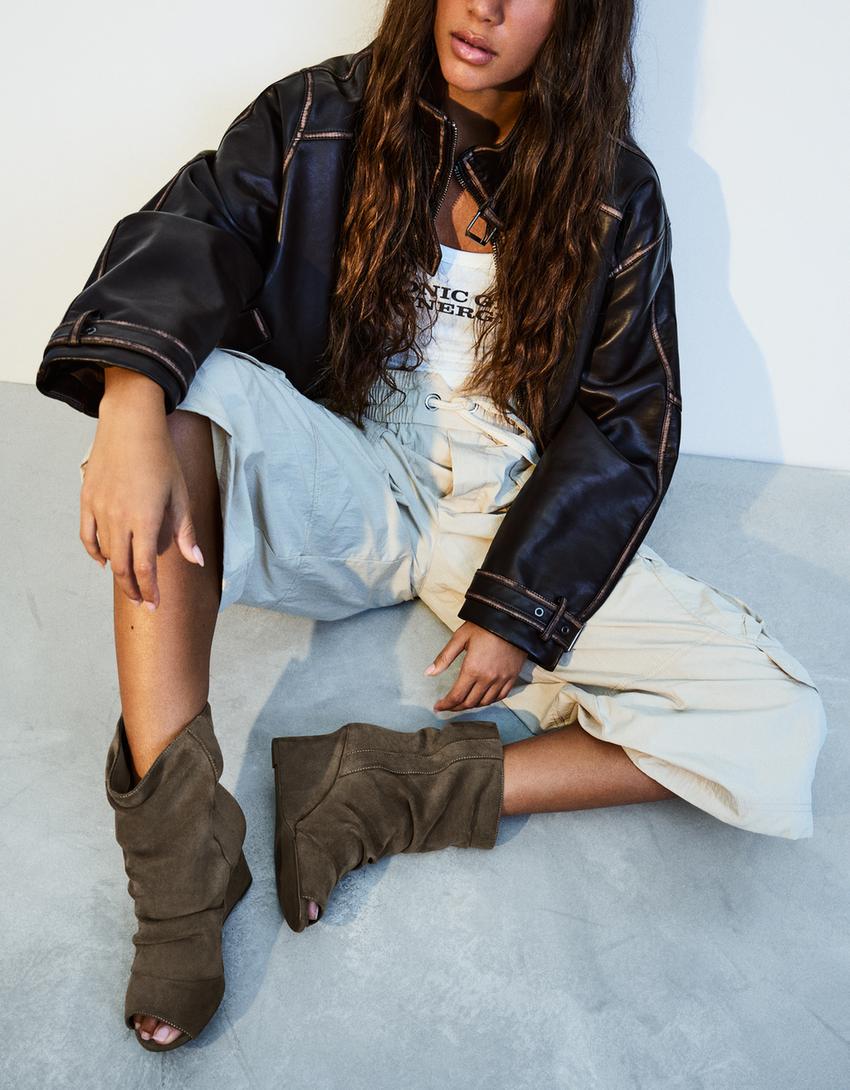 Keilabsatzstiefelette im Slouchy-Fit-Taupe