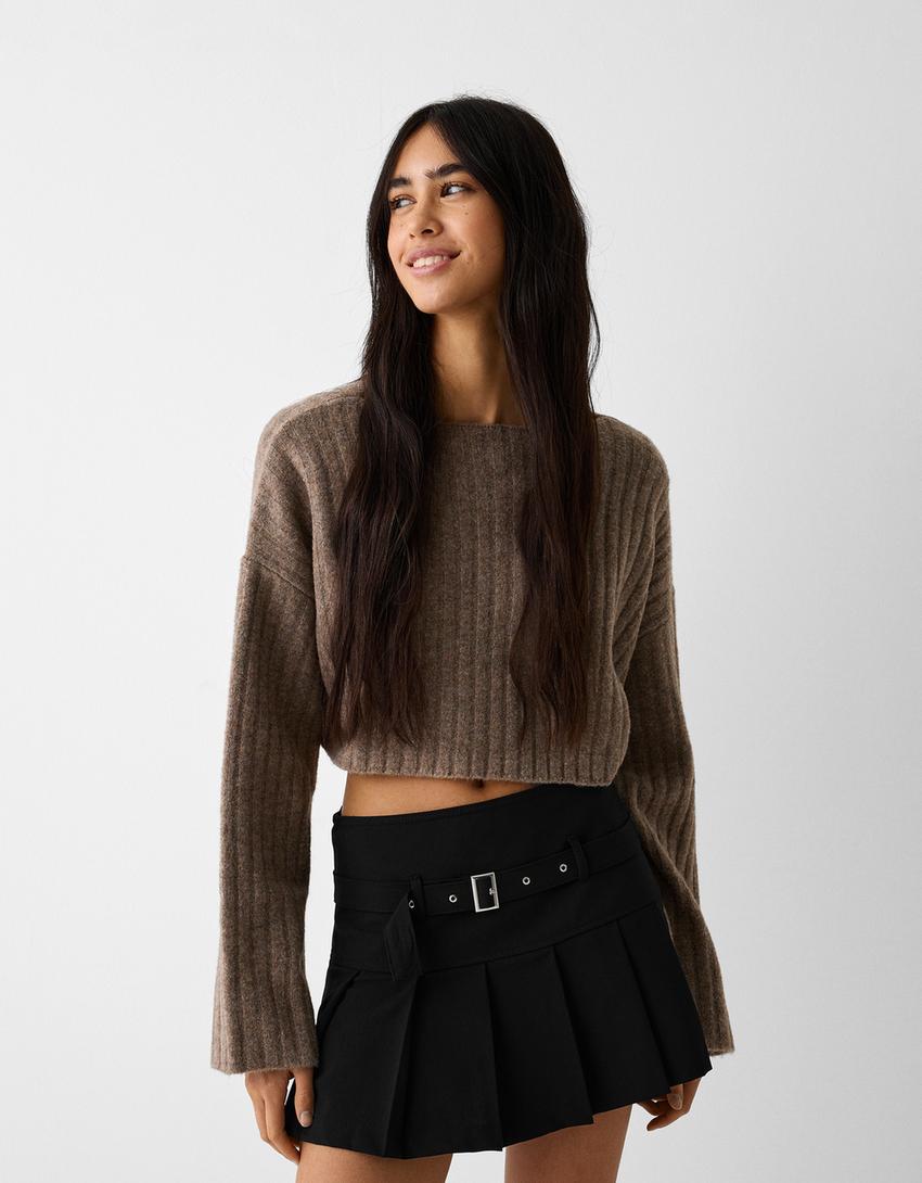 تنورة قصيرة بكسرات وقصة محبوكة وحزام-أسود-1