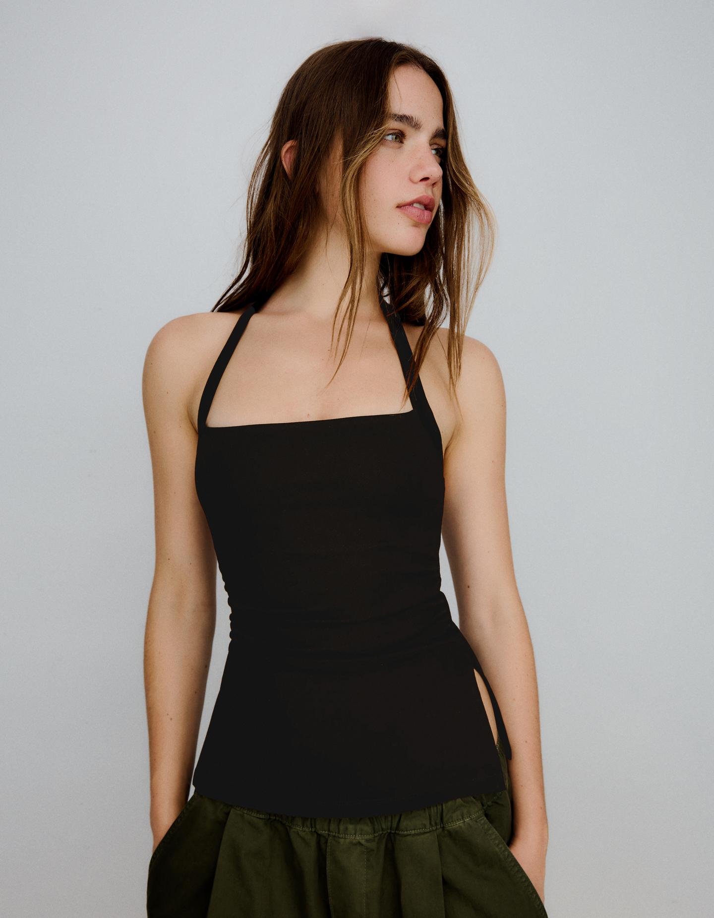 Bershka top z dekoltem halter czarny