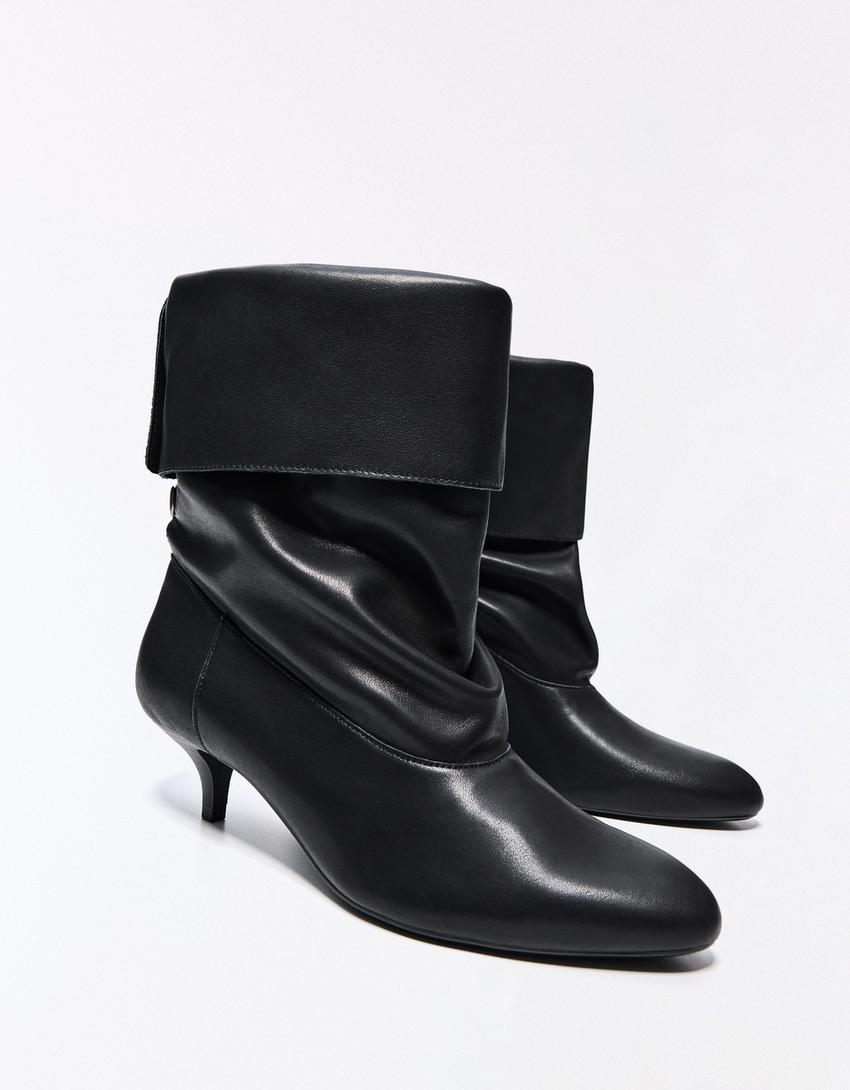 Lederstiefel mit Absatz-Schwarz