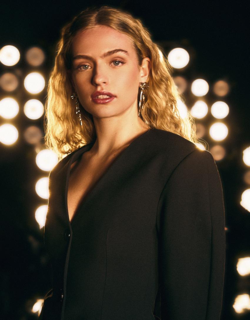 Figurbetonter Blazer-Schwarz