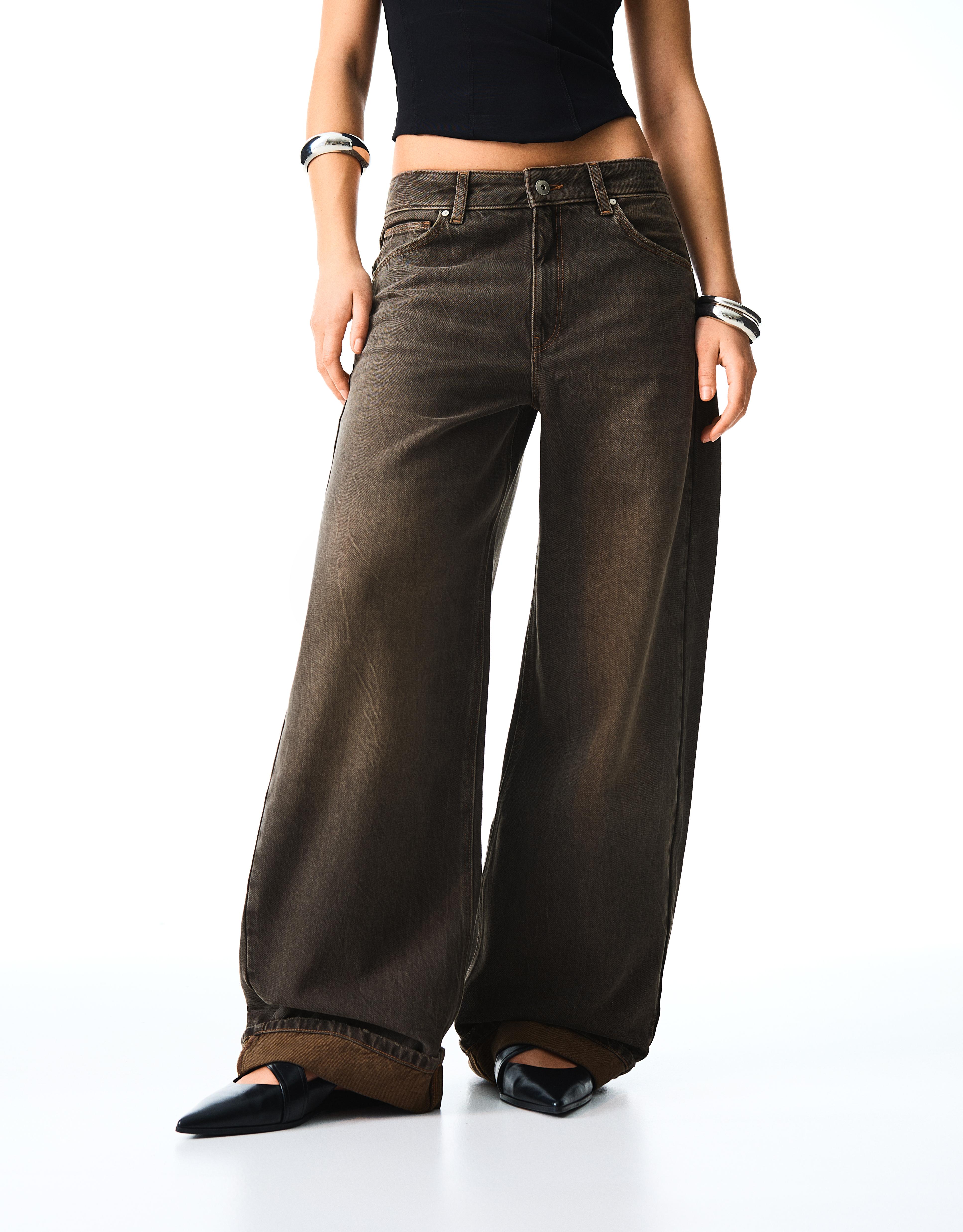 Ripped balloon fit jeans with back buckle — Black