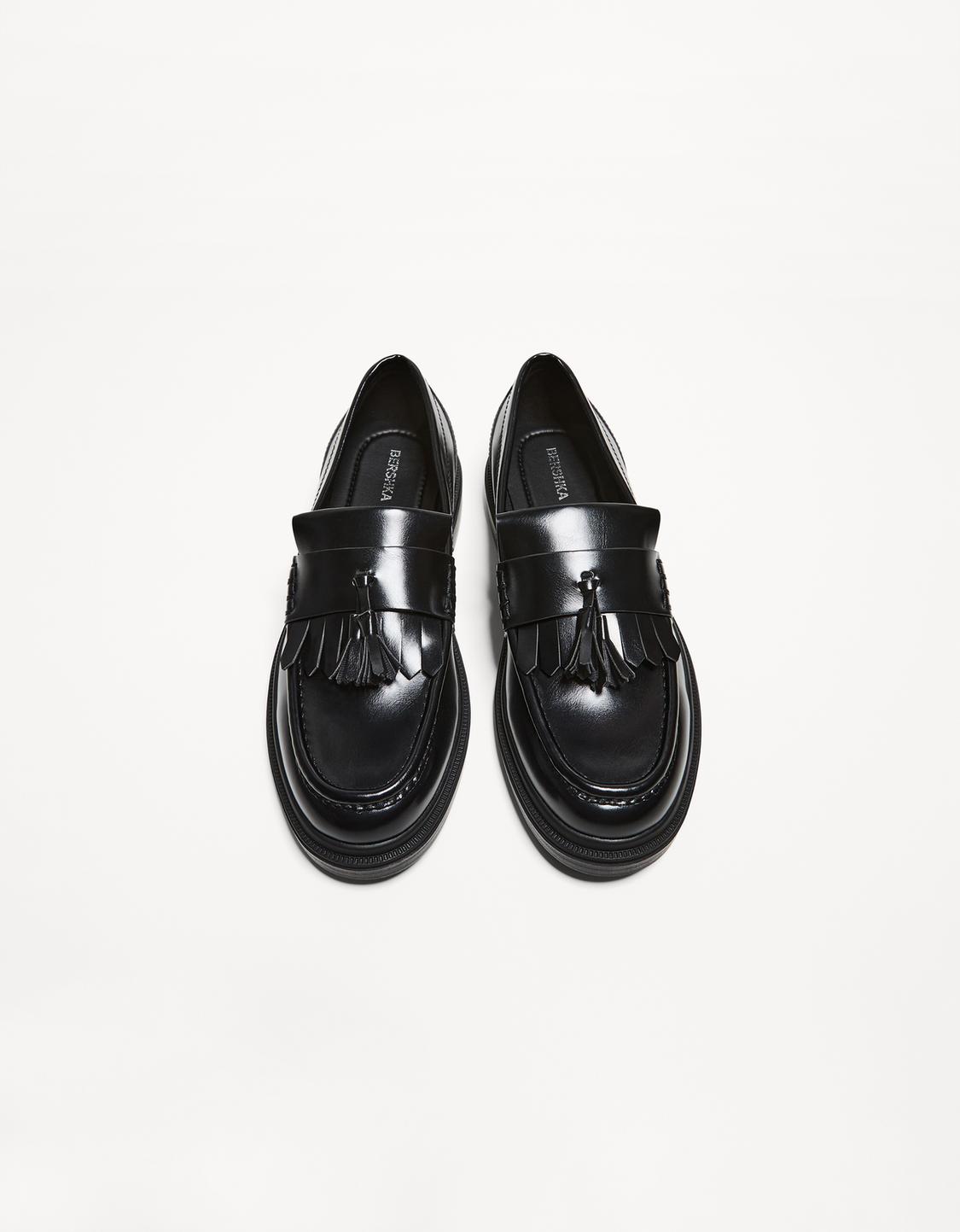 Mocassim de franjas com borla