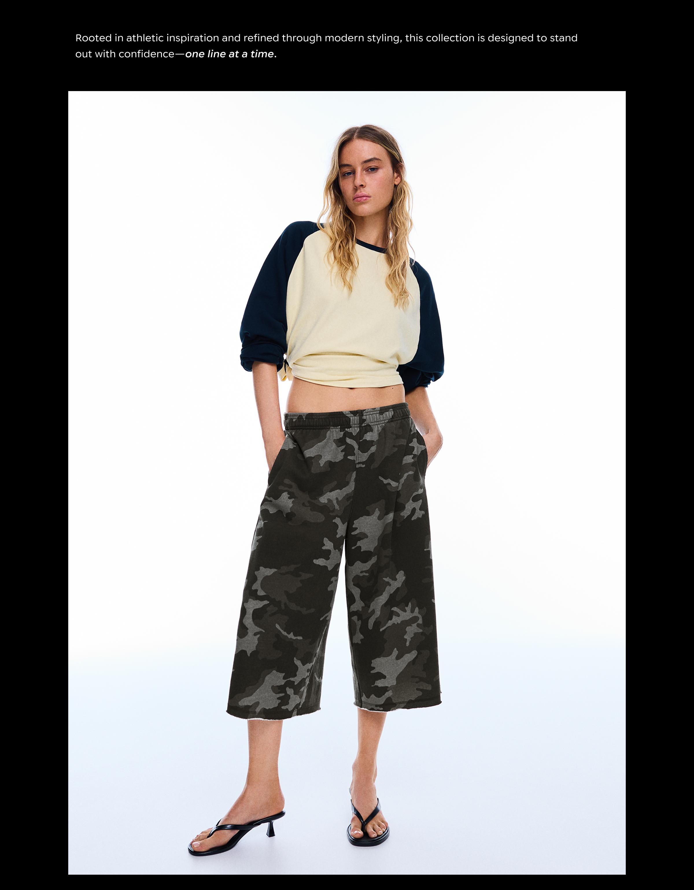 Long plush Bermuda shorts with print — Dark grey