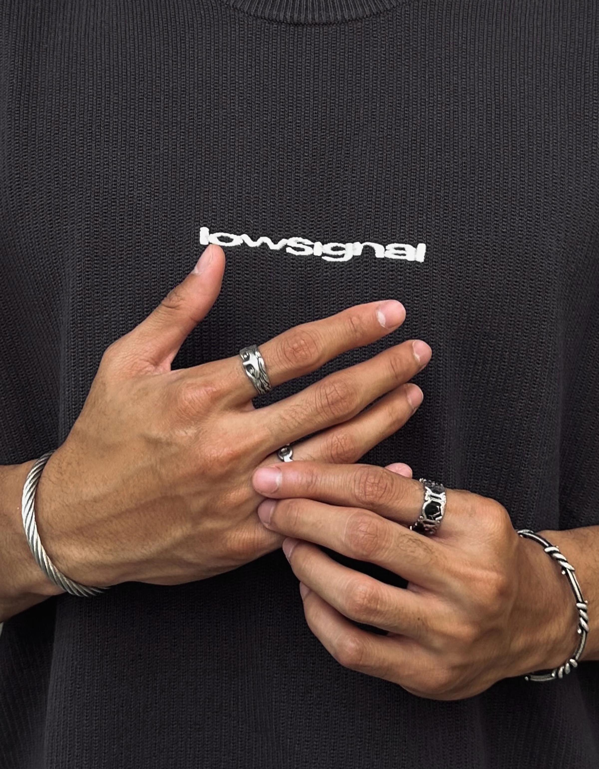 Embroidered sleeveless T-shirt — Black