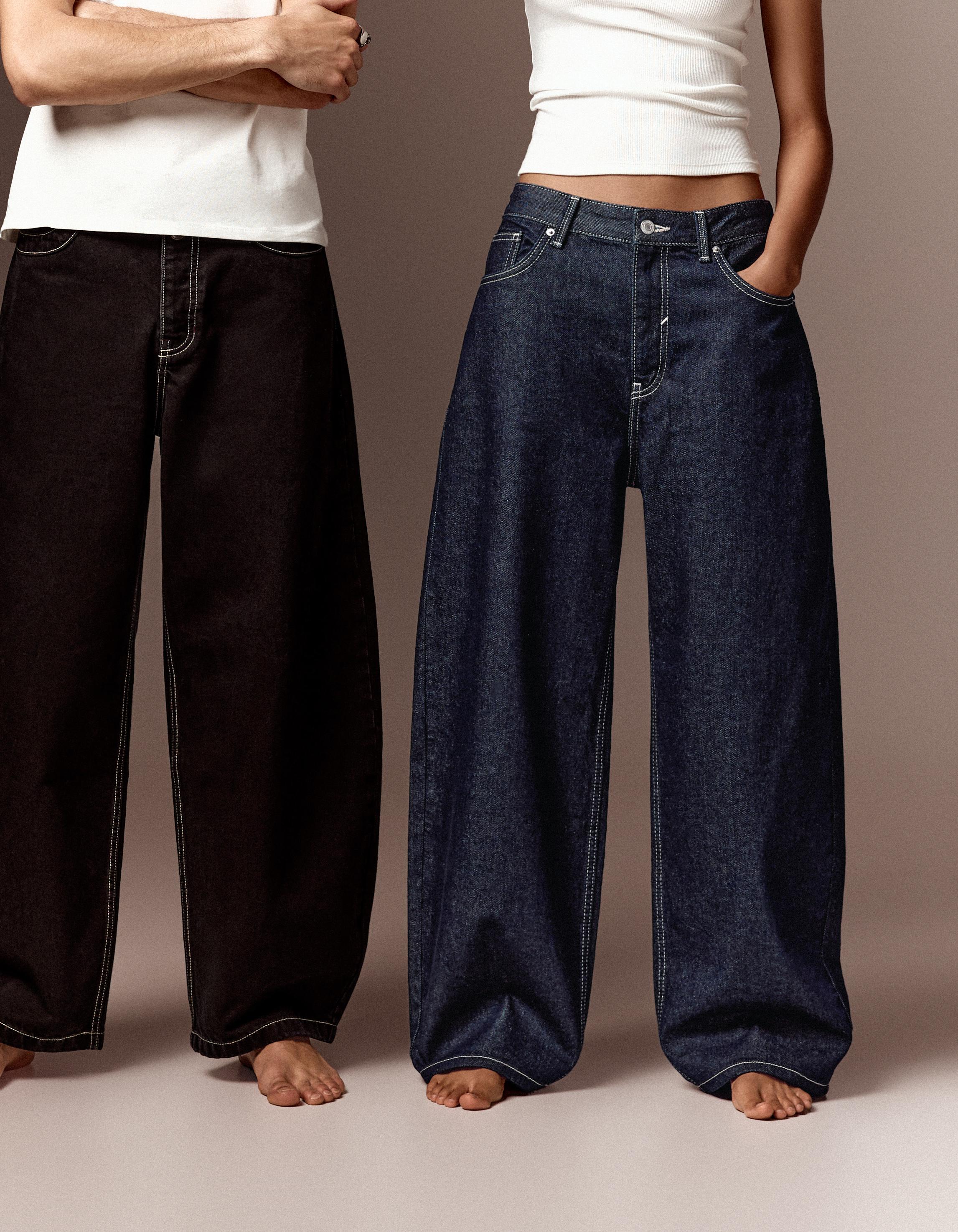 Barrel jeans with back buckle — Navy