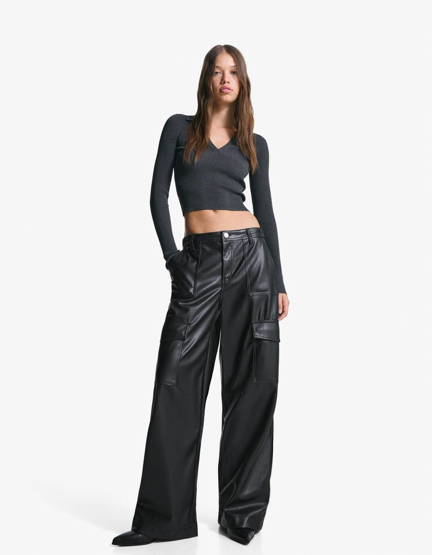 Pantalón cargo efecto piel-Negro-0