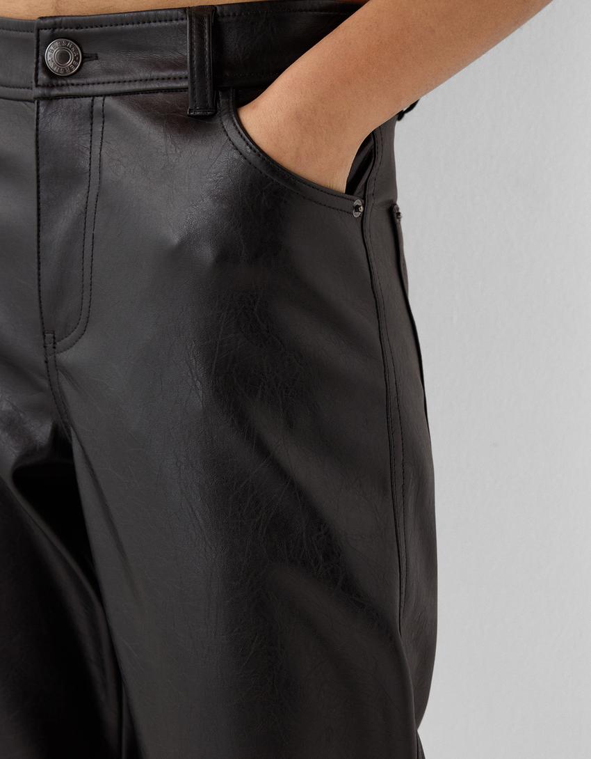 Pantalón straight efecto piel-Negro-5