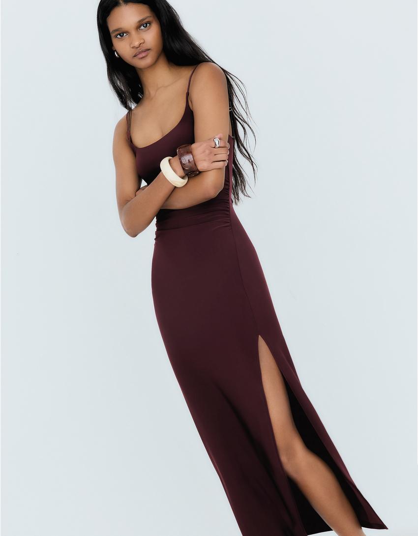 Sukienka midi na ramiączkach z marszczeniami-Bordowy