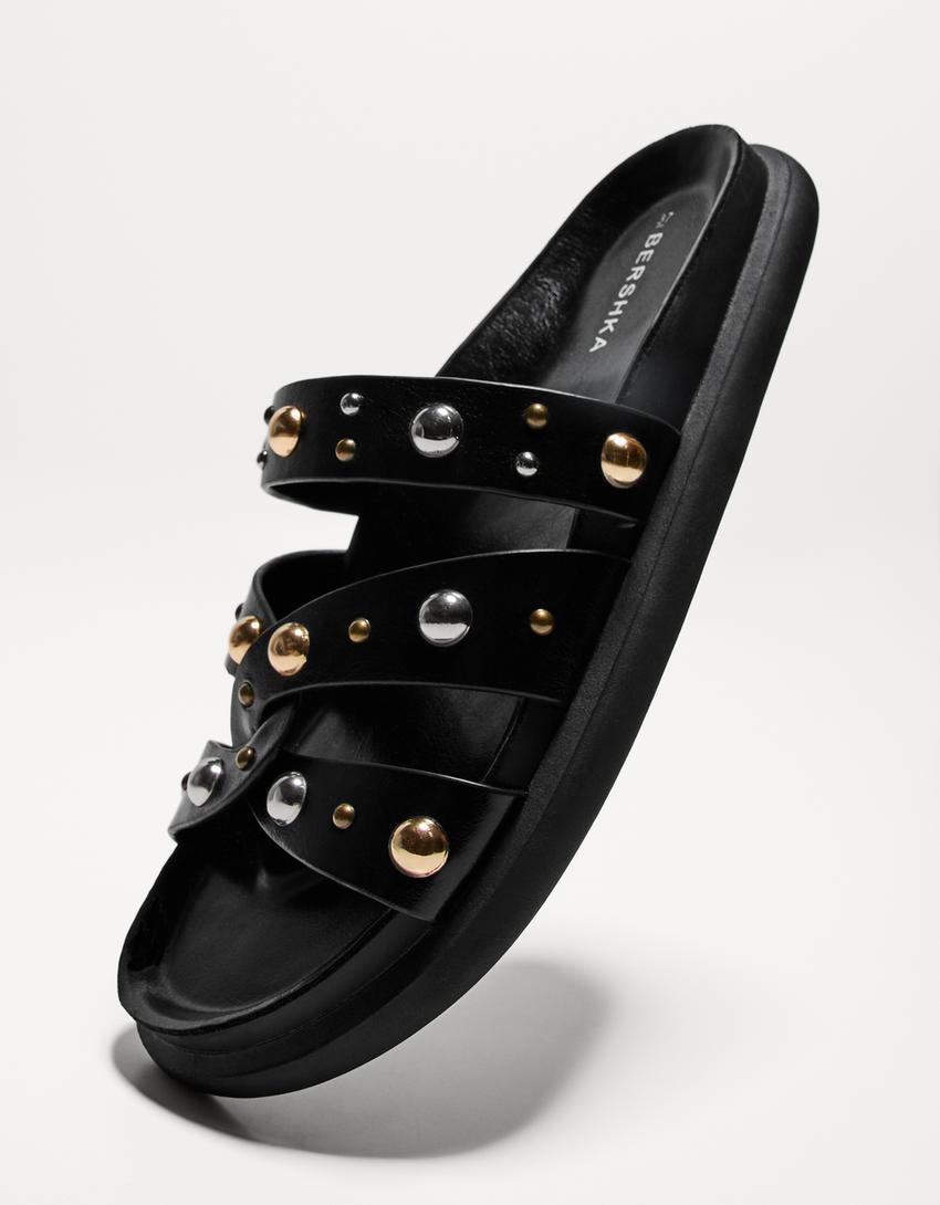 صندل مسطح بدبابيس معدنية-أسود