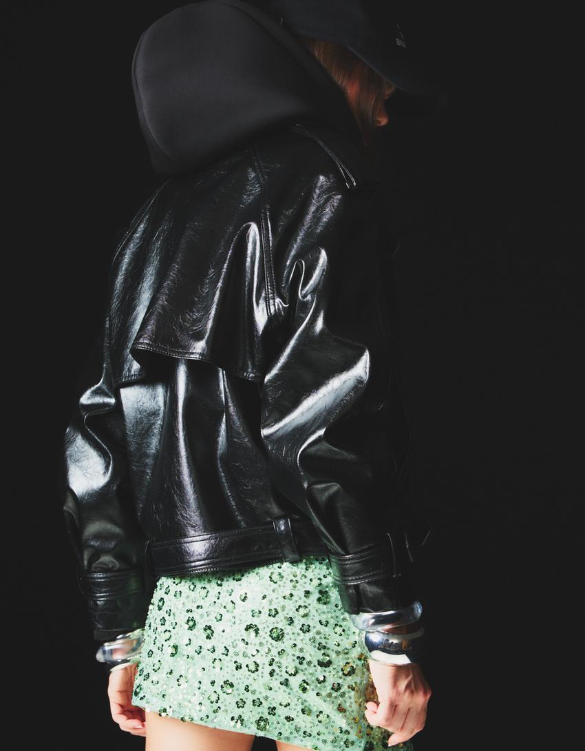 Korte trenchcoat met leereffect-Zwart