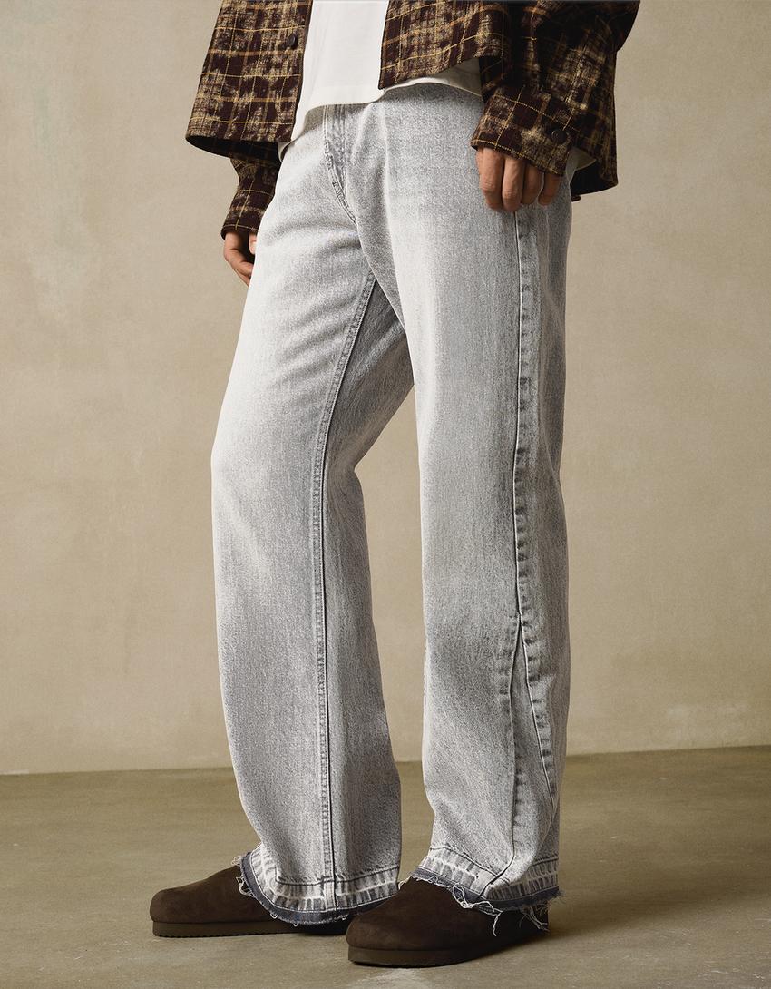 Utsvängda jeans med rak passform-Grå