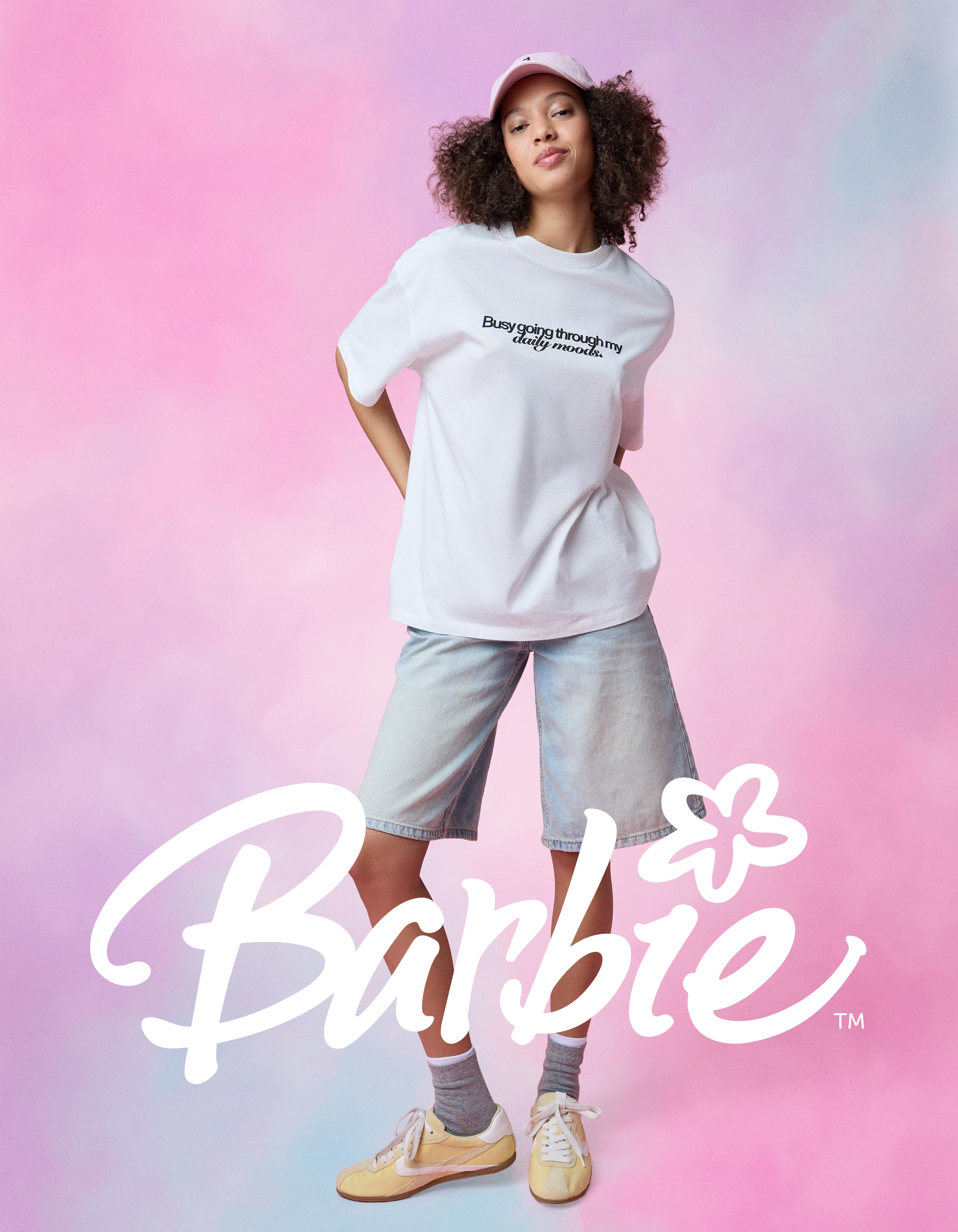 Kısa kollu BARBIE baskılı tişört - Görsel 25