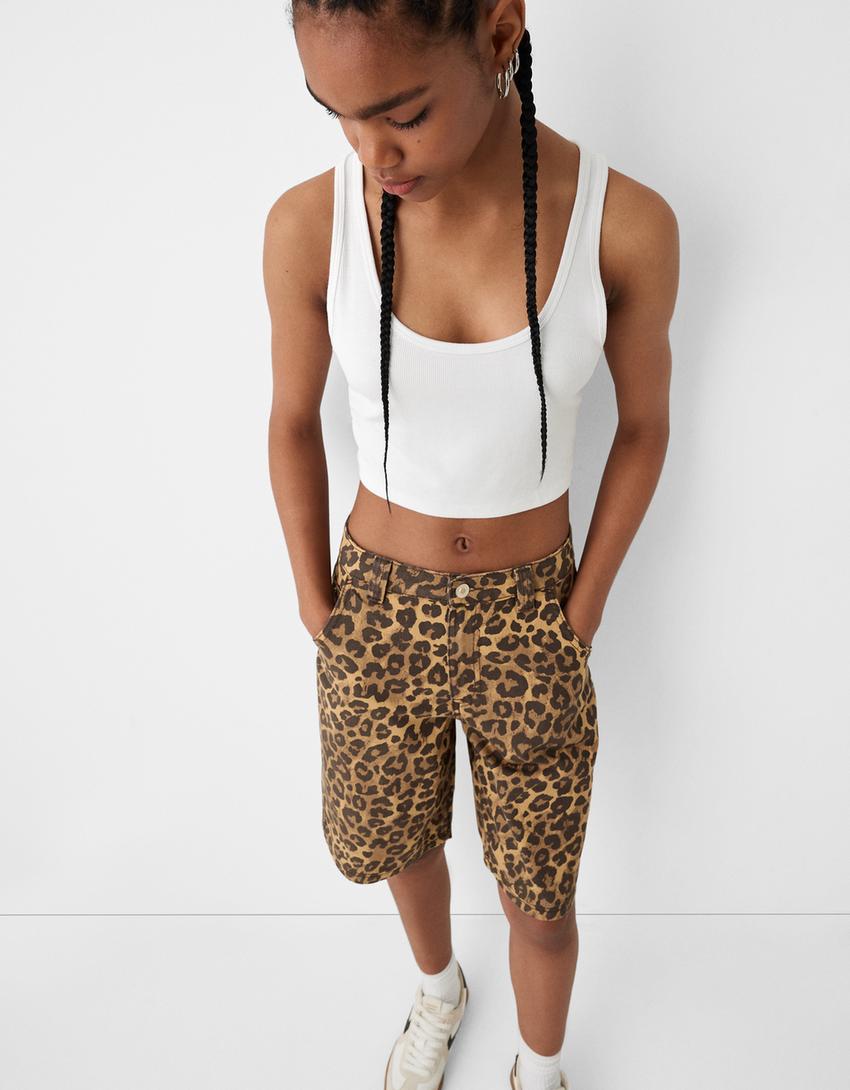 Calções bermuda de sarja com estampado animal-Caramelo-5