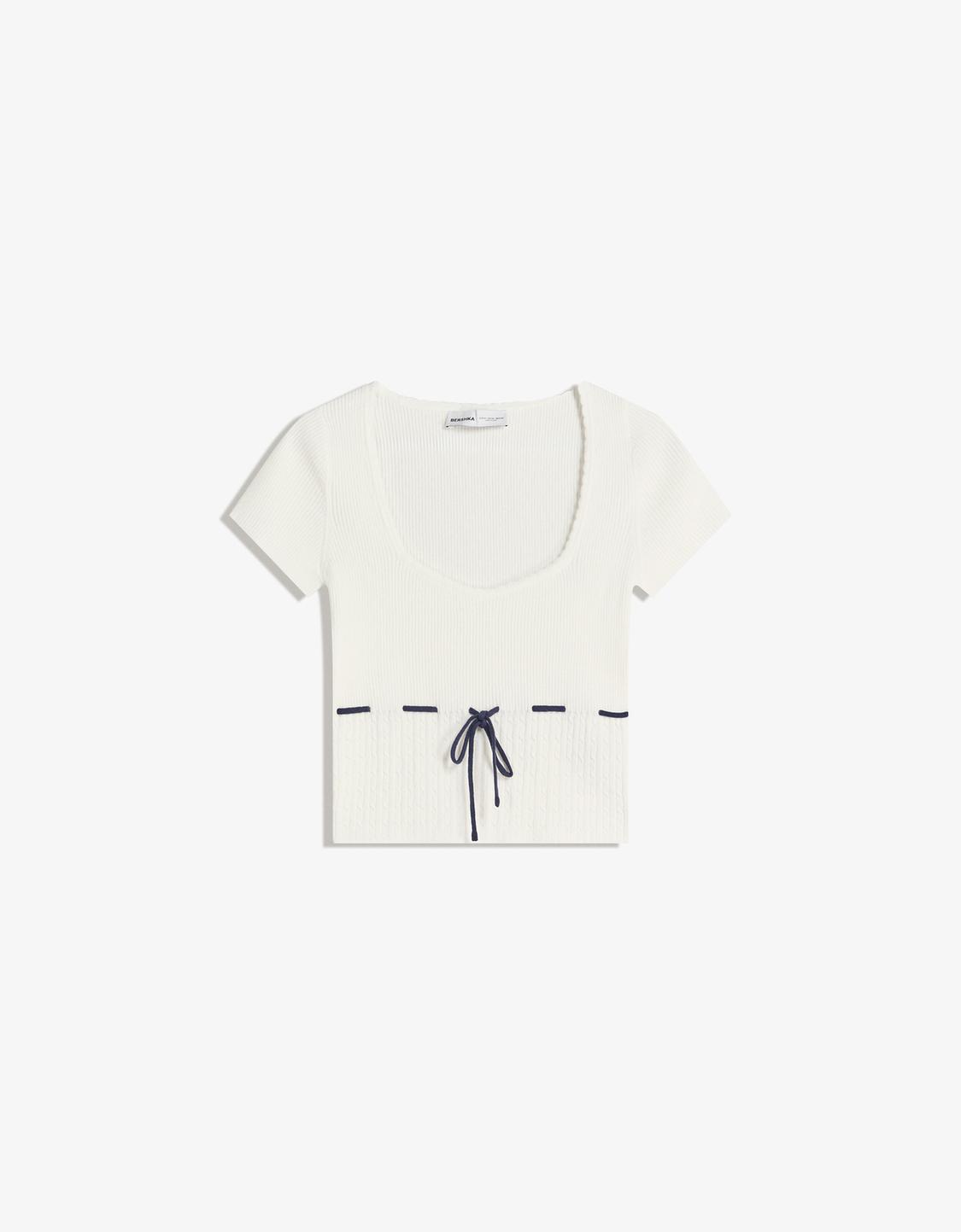 Short sleeve cable-knit sweater with tie