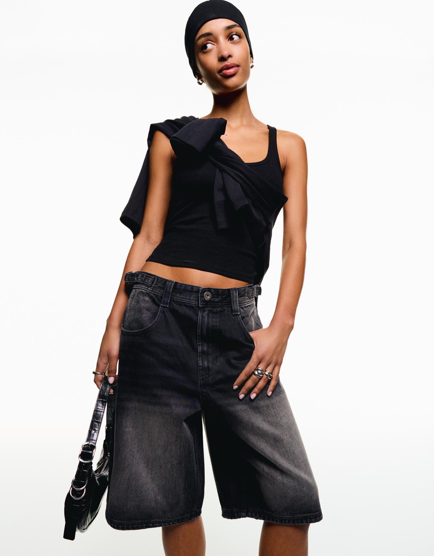 Bershka jeansowe bermudy balloon fit czarny