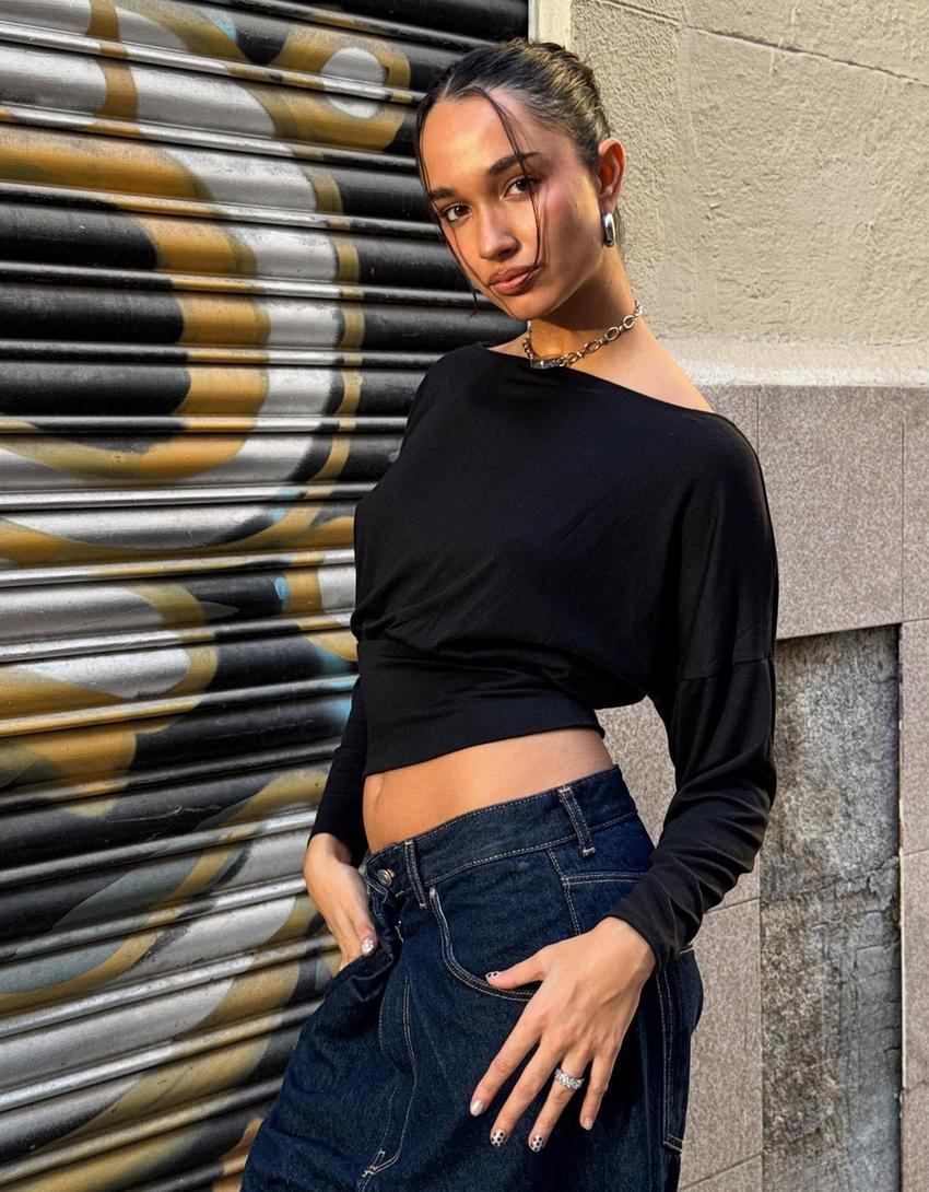 Proužkované tričko s dlouhými rukávy a širokým spodním lemem-Černá