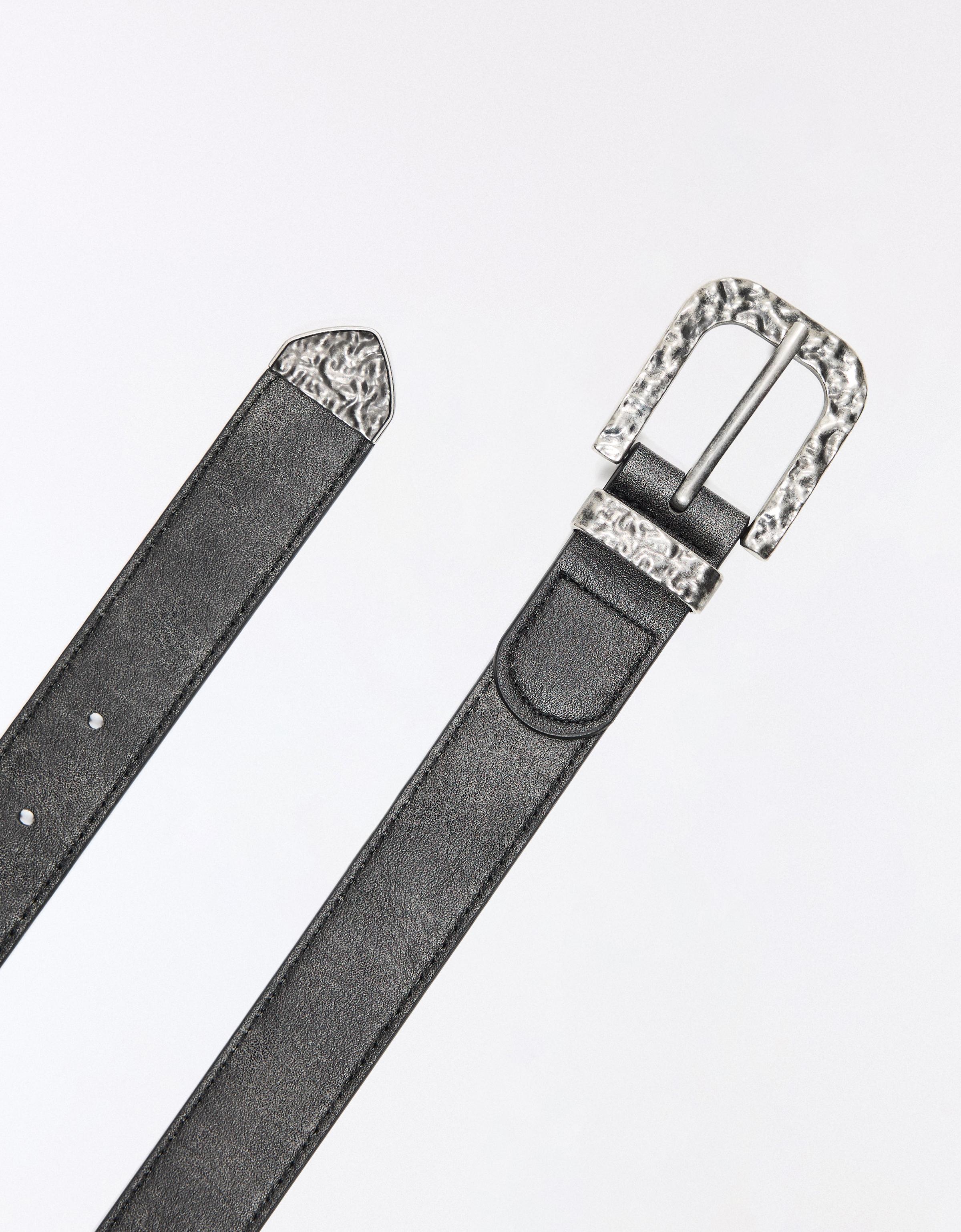 あ*引様 The Letters HAMMERED BUCKLE BELT Hammered buckle belt - Men | Bershka