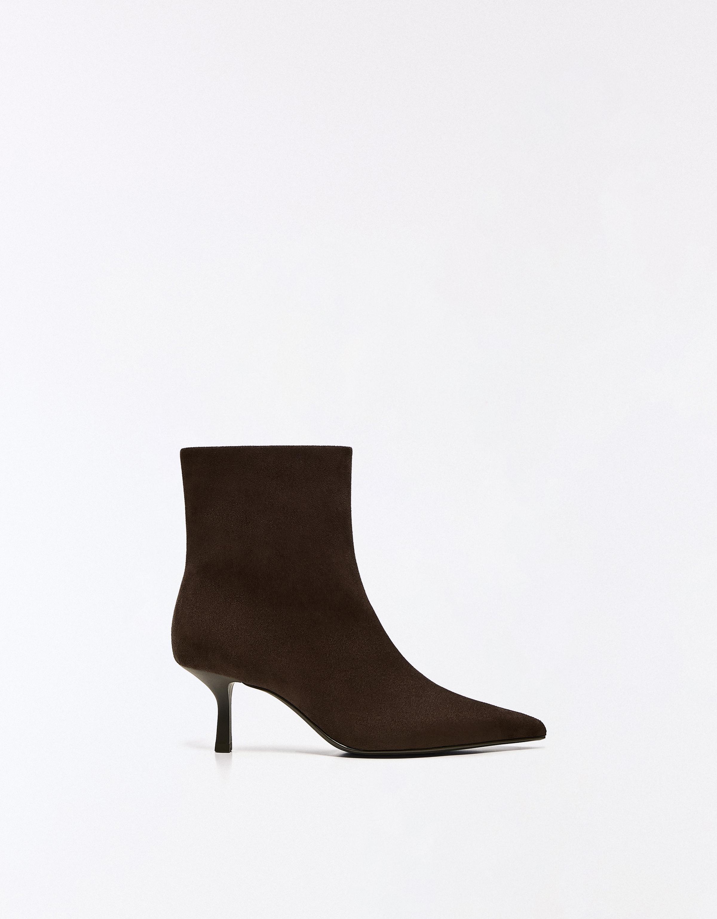 Kitten heel ankle boots — Brown