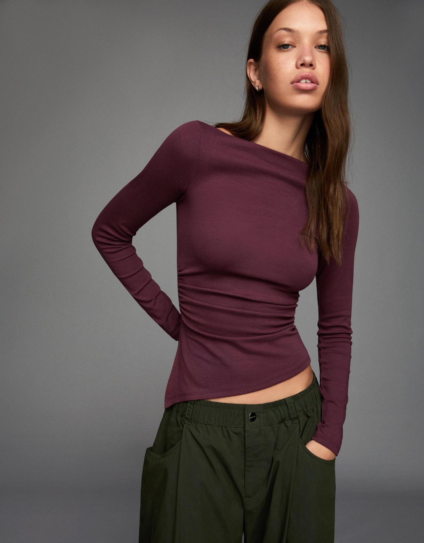 Bershka asymetryczna koszulka z długim rękawem fioletowy