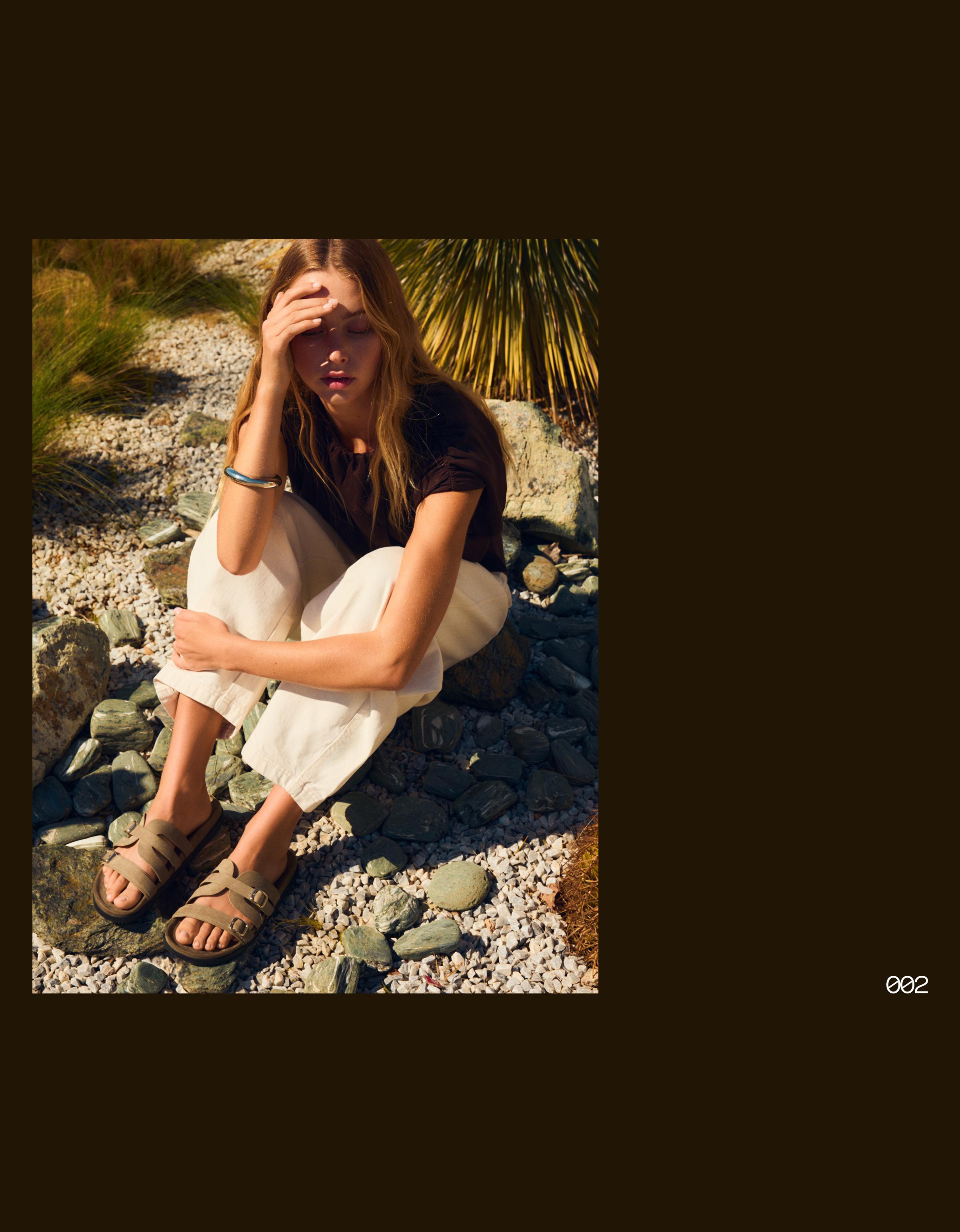 Buckle detail flat slider sandals — Tan