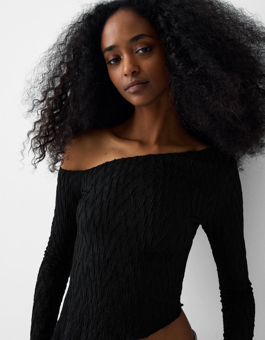 Asimetrik kenarlı uzun kollu gofre kumaş t-shirt-Siyah-2