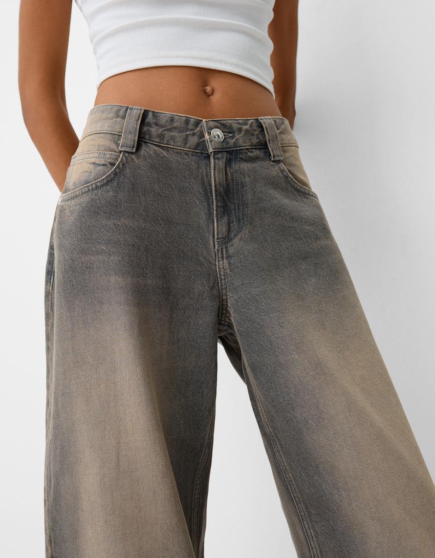 Balloon-fit baggy jeans