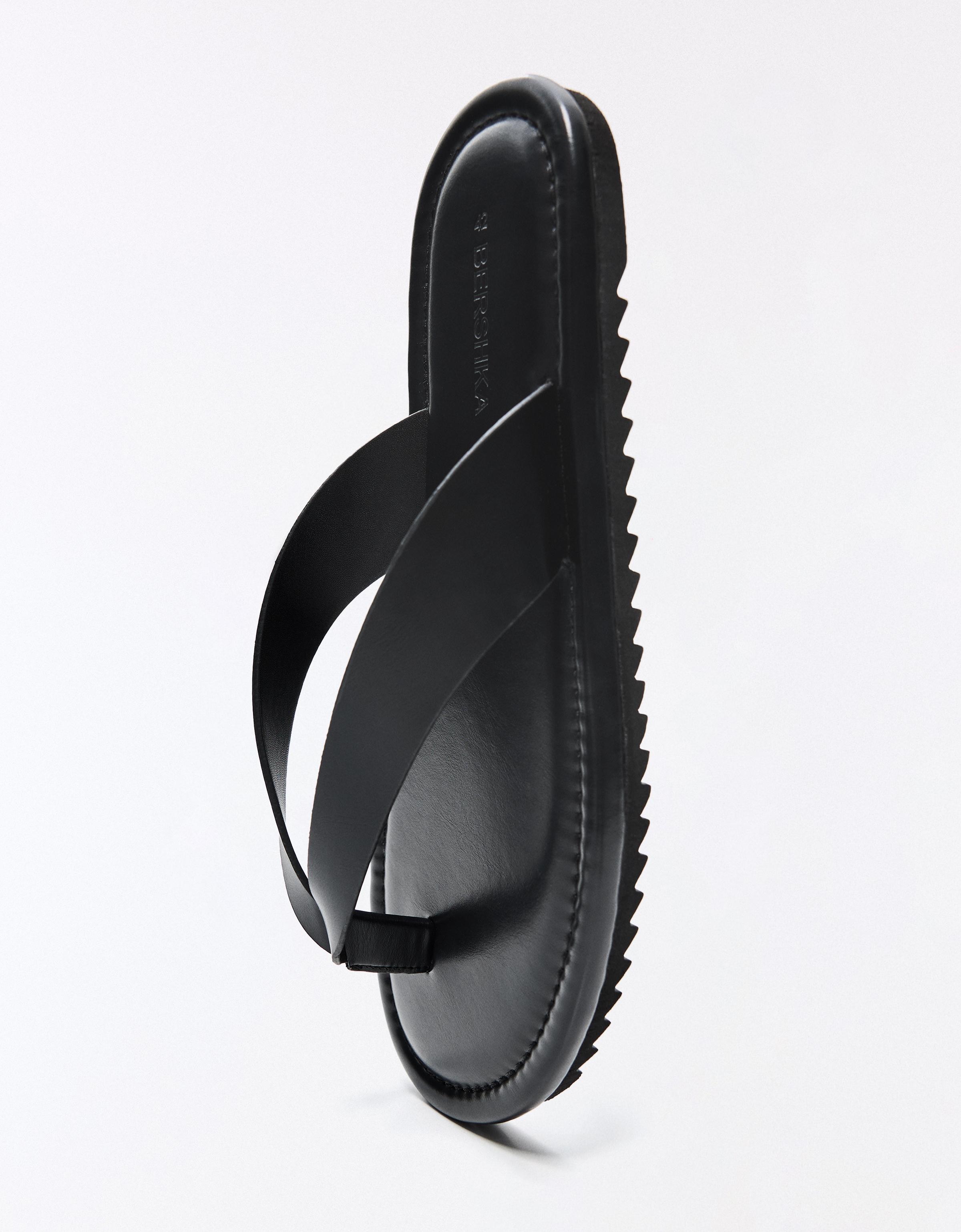 Thong strap sandals — BLACK