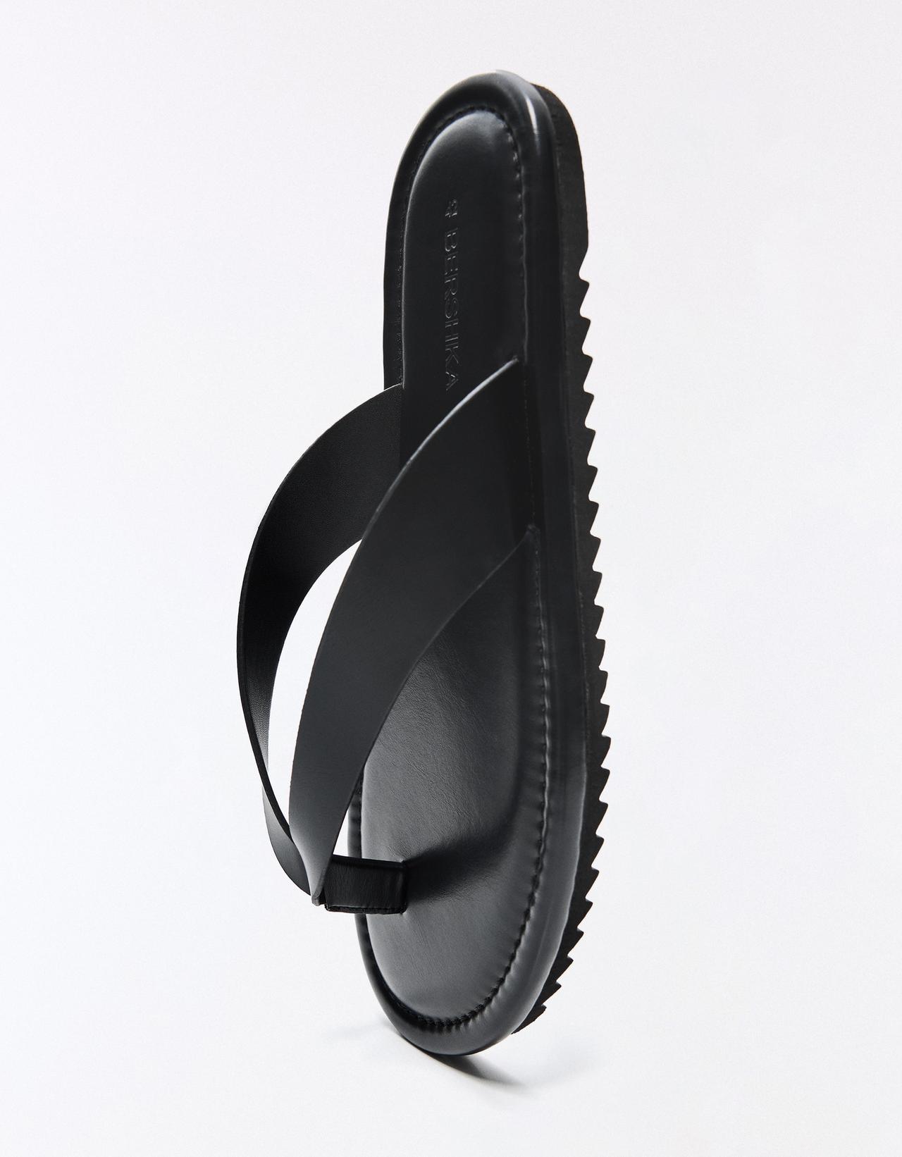 Thong strap sandals — BLACK