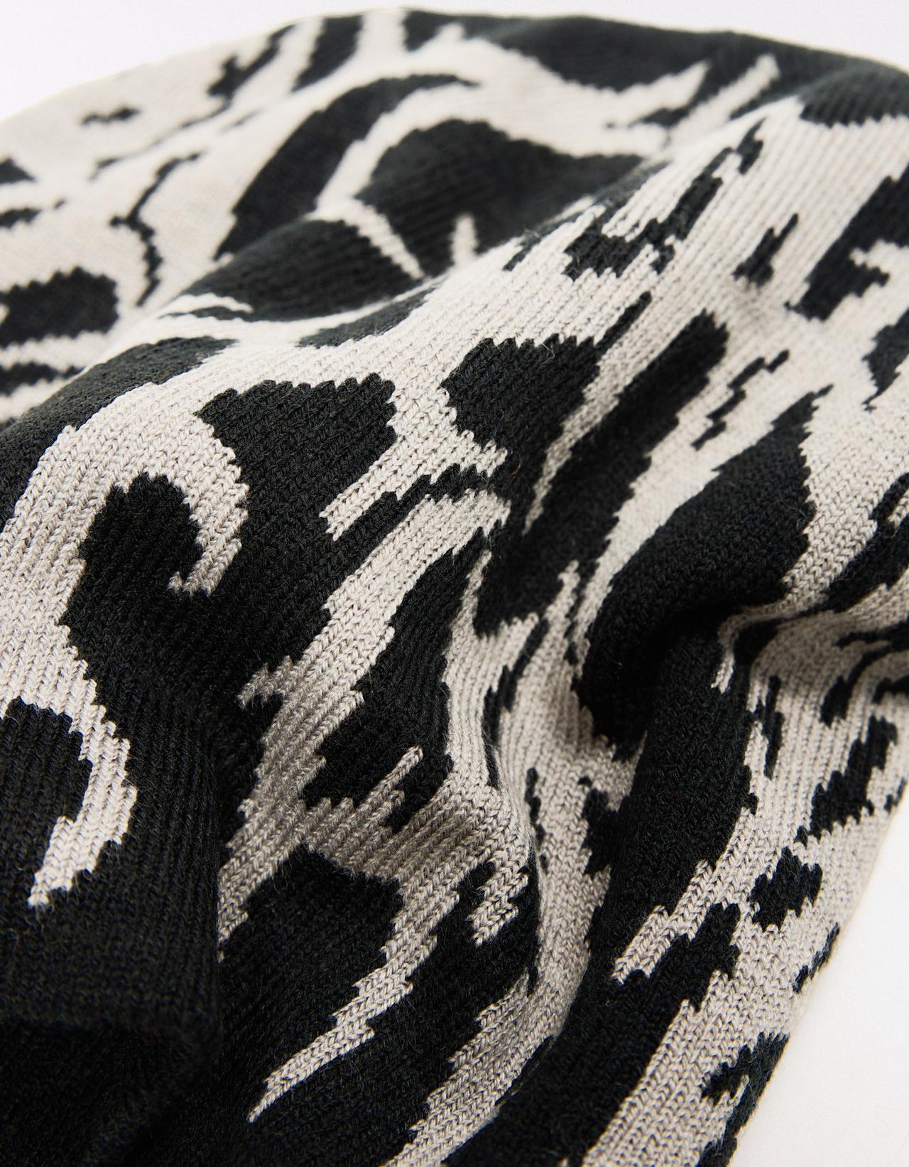 Knitted beanie — Black