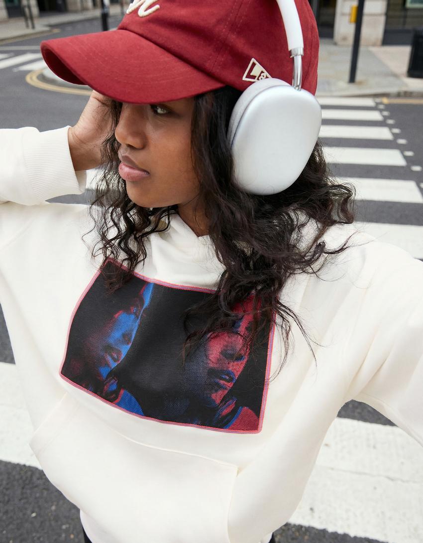 Billie Eilish print hood sweatshirt with hood sweatshirt-Off white