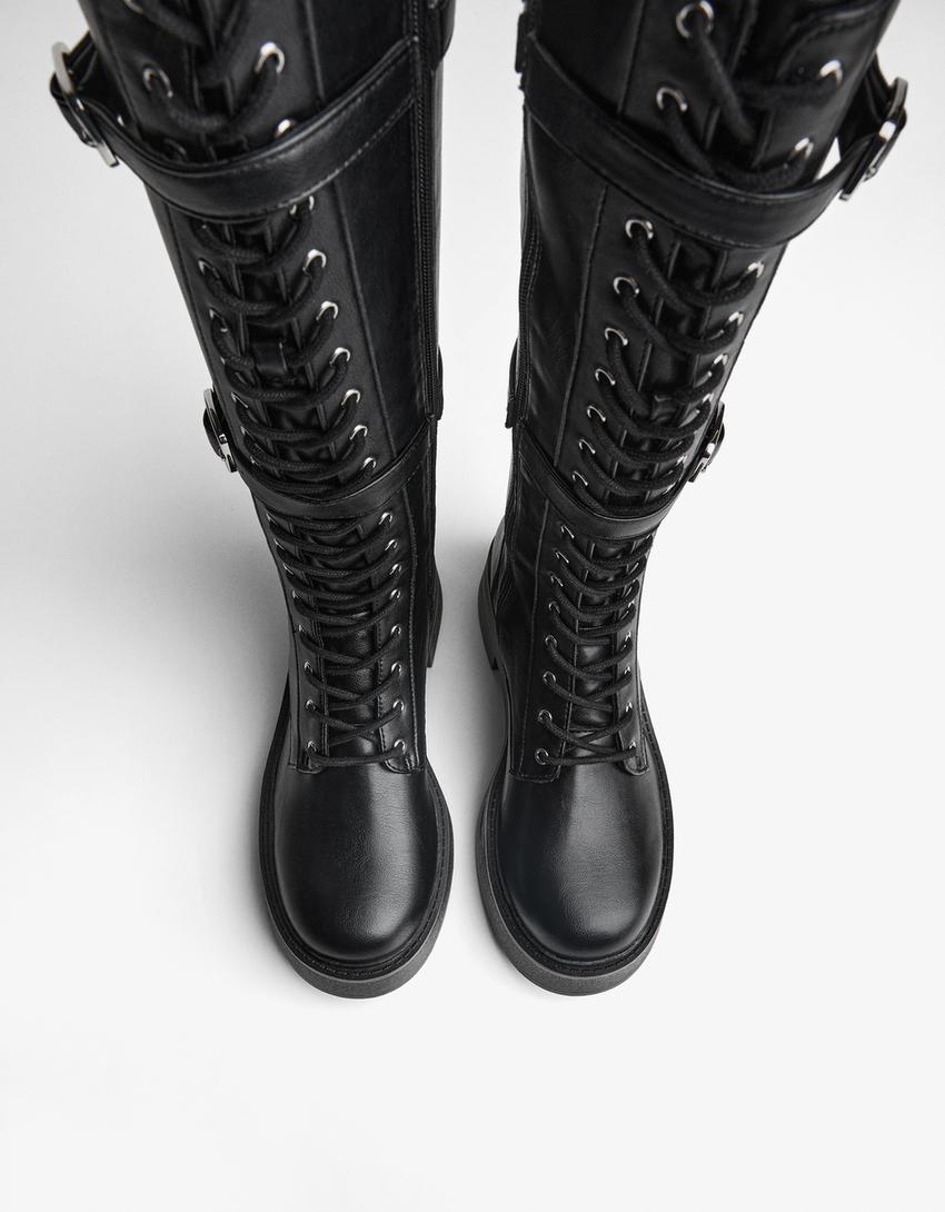 Bota plana acordonada hebillas-Negro