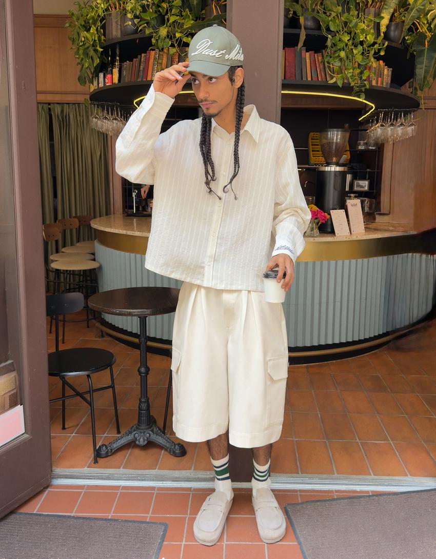 Wide-leg cargo Bermuda shorts with darts-Off white