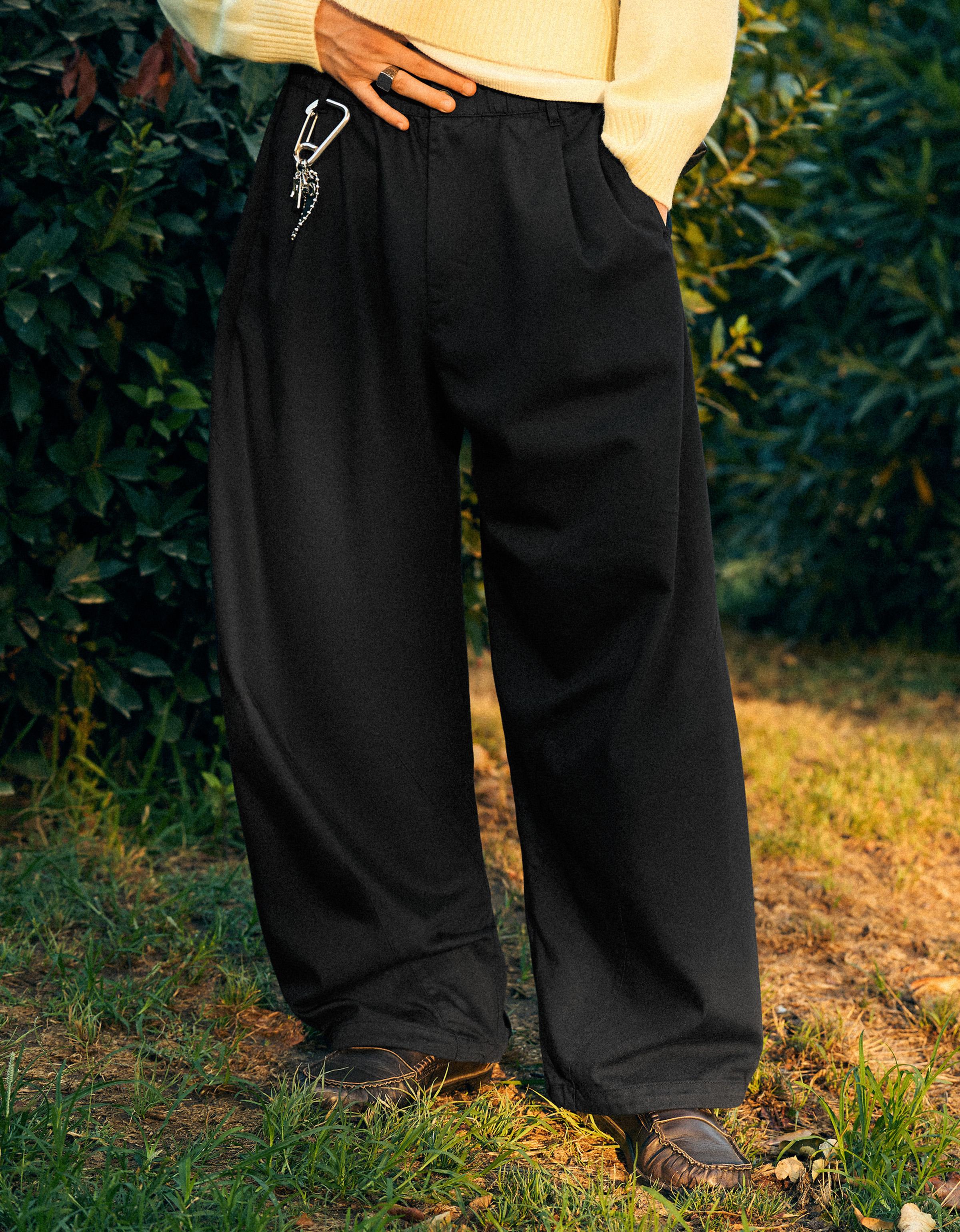 Darted barrel leg trousers — Black