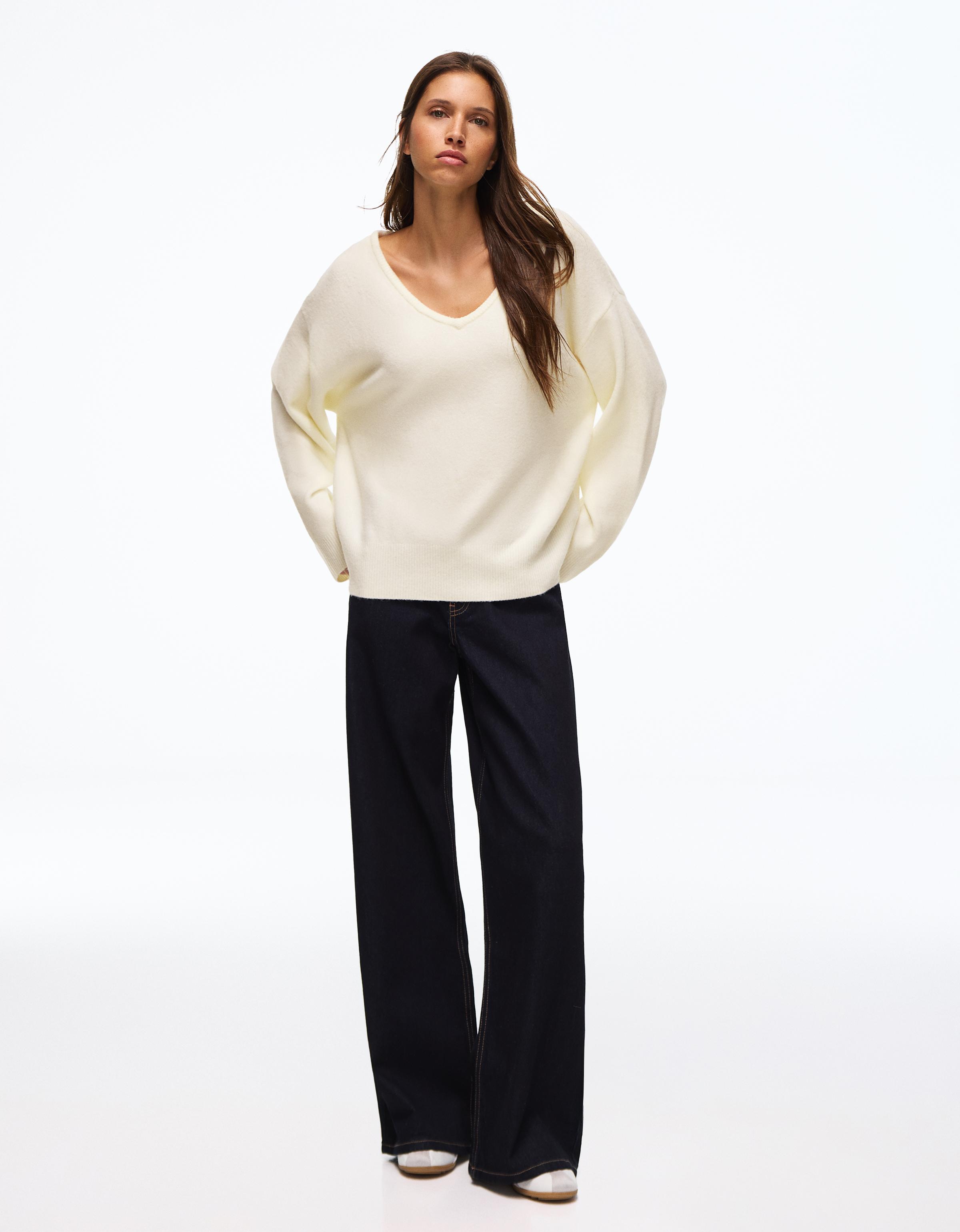 Oversize V-neck soft touch sweater — Cream