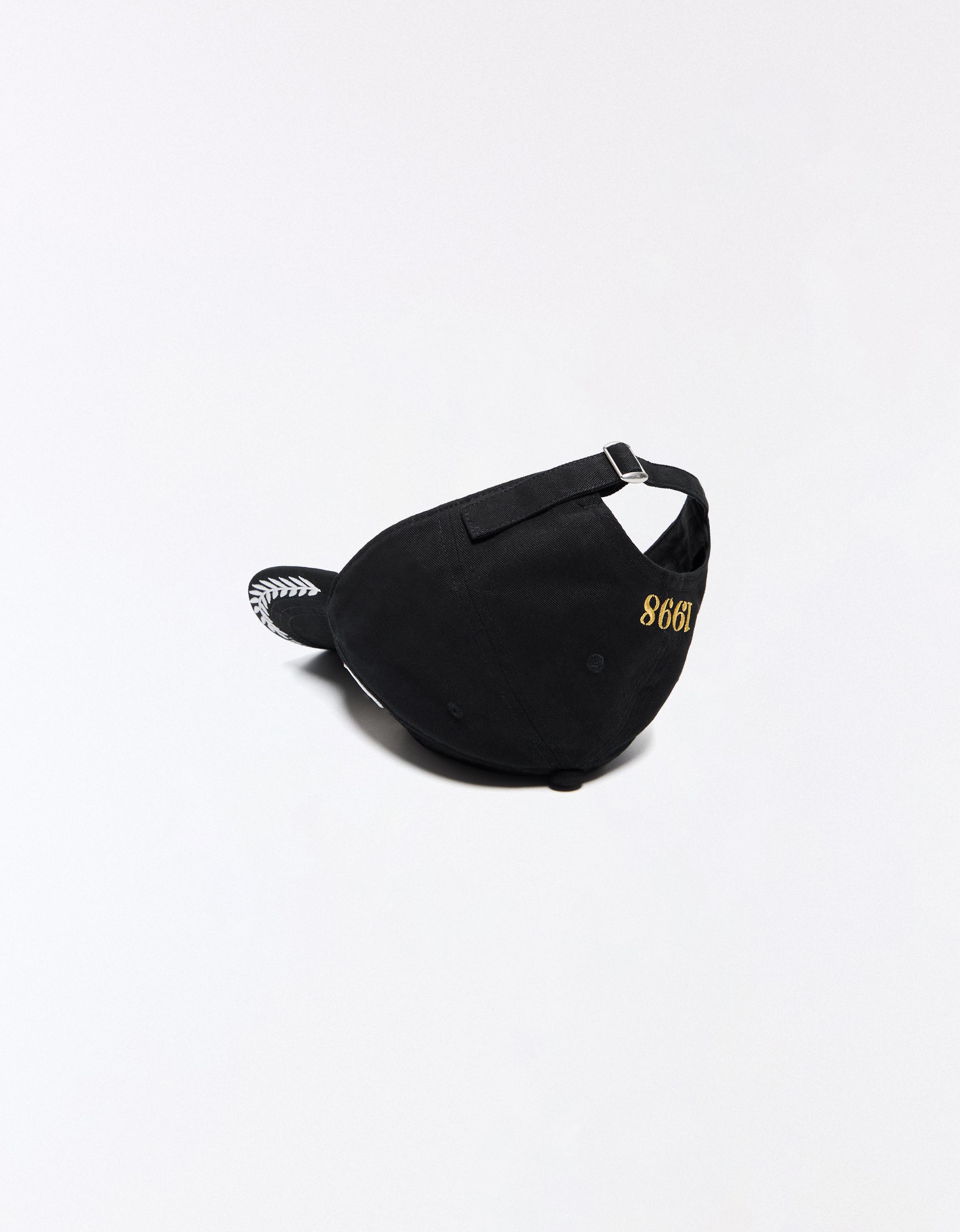 Embroidered cap — Black