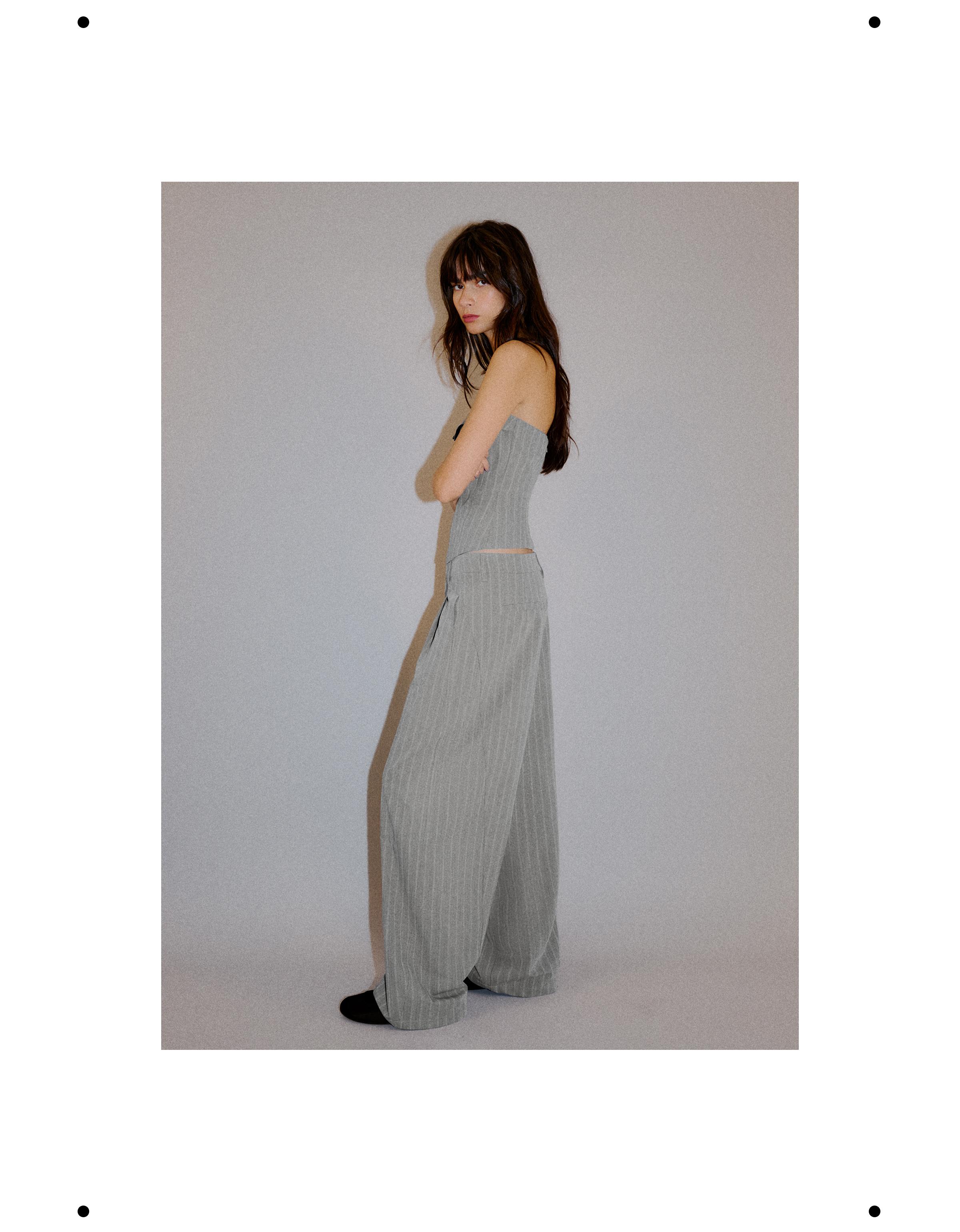 Striped pleated trousers — Grey