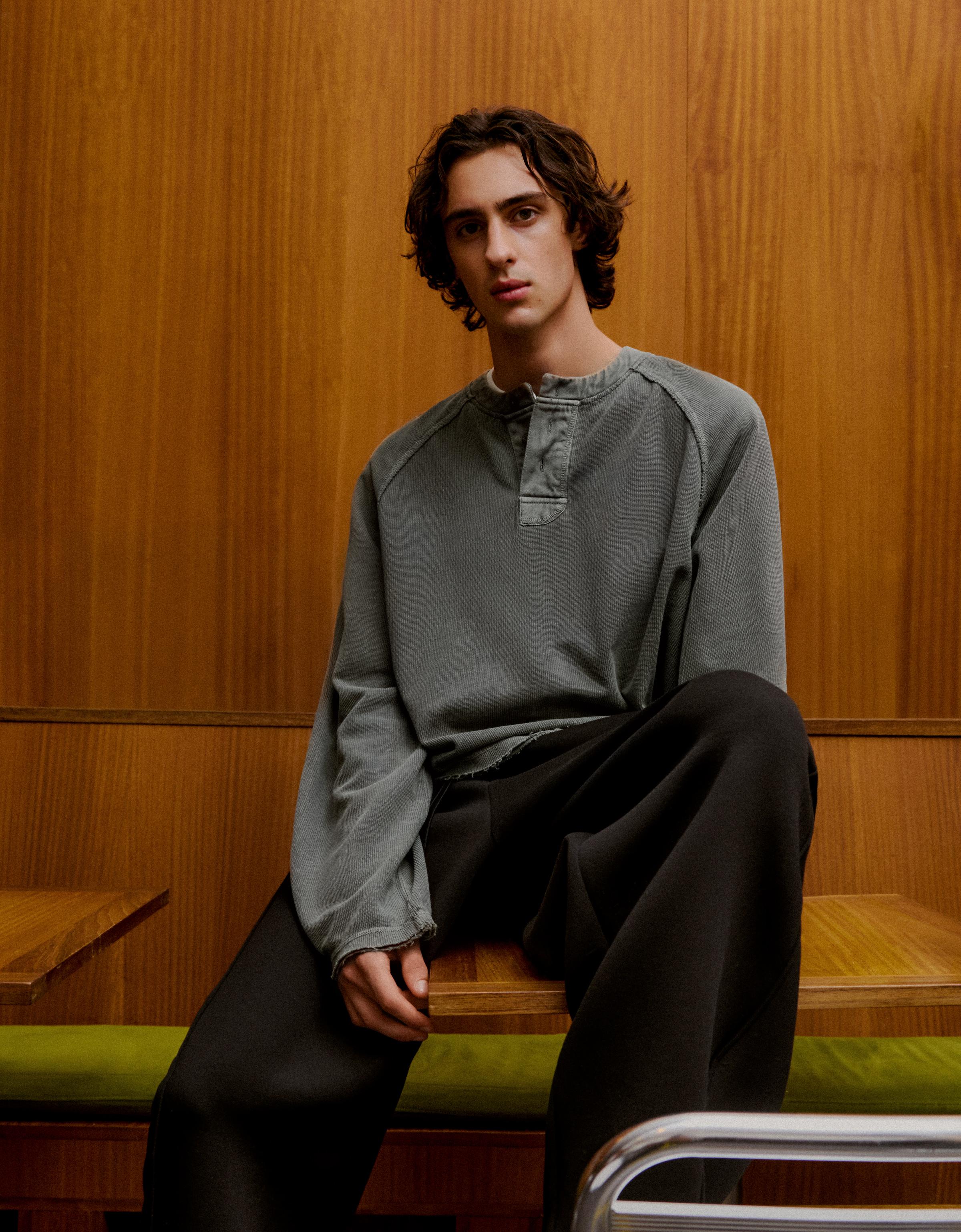 Long sleeve henley print T-shirt — Dark grey