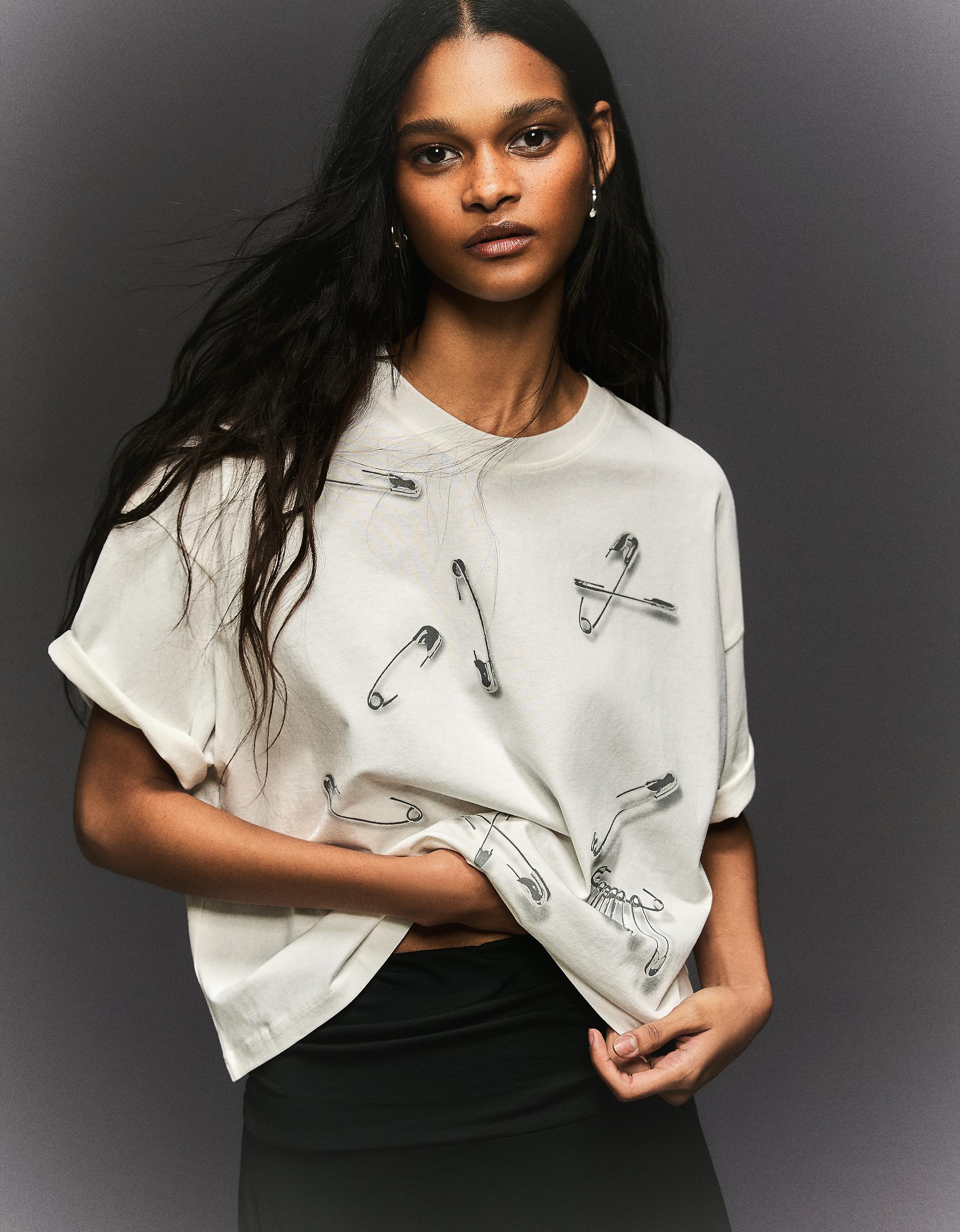 Bershka T-Shirt Mit Kurzen Ärmeln Und Print Damen L Grbrochenes Weiss