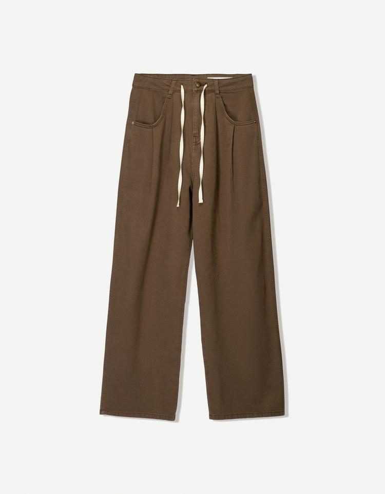 Flowing trousers with darts