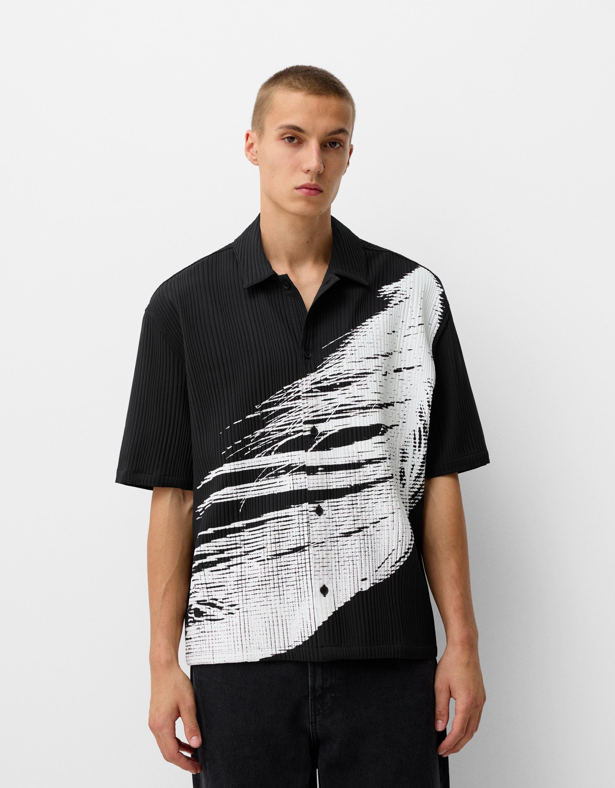 Bershka Plissée-Hemd Mit Kurzen Ärmeln Und Print Herren L Schwarz