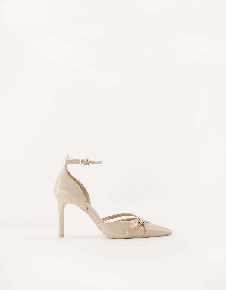 High-heel shoes with buckles